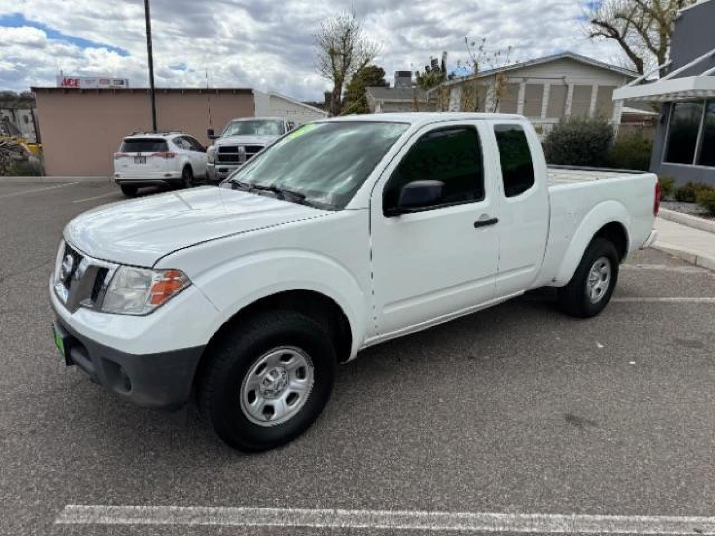 2018 Glacier White /Graphite, cloth Nissan Frontier SV King Cab I4 5AT 2WD (1N6BD0CT3JN) with an 2.5L L4 DOHC 16V engine, 5-Speed Manual transmission, located at 1865 East Red Hills Pkwy, St. George, 84770, (435) 628-0023, 37.120850, -113.543640 - We specialize in helping ALL people get the best financing available. No matter your credit score, good, bad or none we can get you an amazing rate. Had a bankruptcy, divorce, or repossessions? We give you the green light to get your credit back on the road. Low down and affordable payments that fit - Photo#4