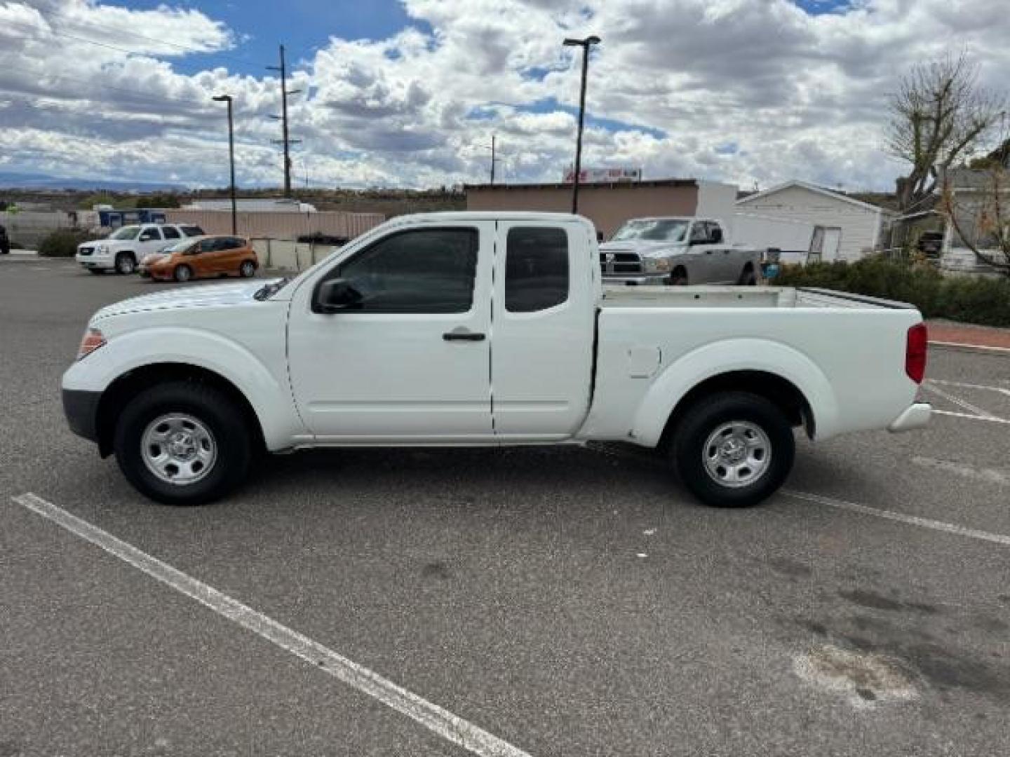 2018 Glacier White /Graphite, cloth Nissan Frontier SV King Cab I4 5AT 2WD (1N6BD0CT3JN) with an 2.5L L4 DOHC 16V engine, 5-Speed Manual transmission, located at 1865 East Red Hills Pkwy, St. George, 84770, (435) 628-0023, 37.120850, -113.543640 - We specialize in helping ALL people get the best financing available. No matter your credit score, good, bad or none we can get you an amazing rate. Had a bankruptcy, divorce, or repossessions? We give you the green light to get your credit back on the road. Low down and affordable payments that fit - Photo#5