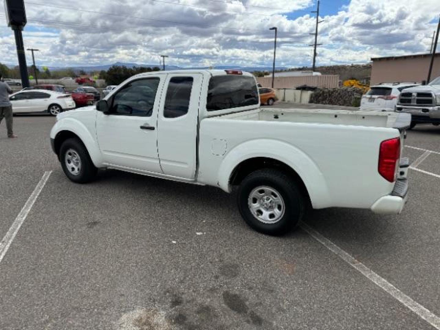 2018 Glacier White /Graphite, cloth Nissan Frontier SV King Cab I4 5AT 2WD (1N6BD0CT3JN) with an 2.5L L4 DOHC 16V engine, 5-Speed Manual transmission, located at 1865 East Red Hills Pkwy, St. George, 84770, (435) 628-0023, 37.120850, -113.543640 - We specialize in helping ALL people get the best financing available. No matter your credit score, good, bad or none we can get you an amazing rate. Had a bankruptcy, divorce, or repossessions? We give you the green light to get your credit back on the road. Low down and affordable payments that fit - Photo#6