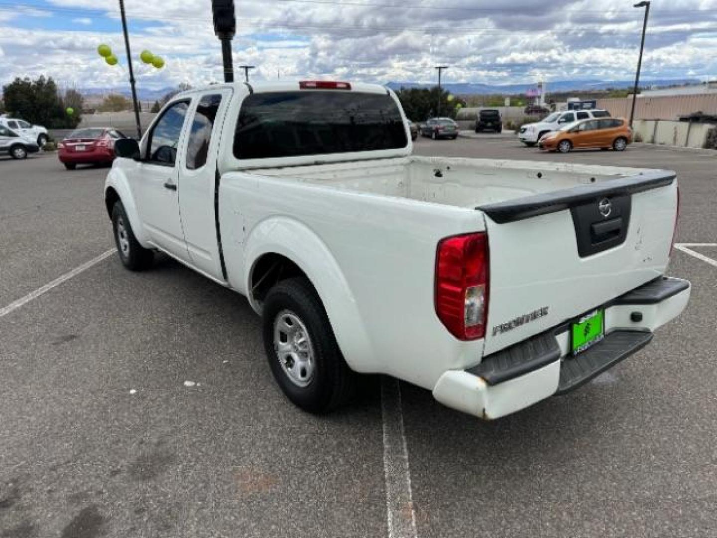 2018 Glacier White /Graphite, cloth Nissan Frontier SV King Cab I4 5AT 2WD (1N6BD0CT3JN) with an 2.5L L4 DOHC 16V engine, 5-Speed Manual transmission, located at 1865 East Red Hills Pkwy, St. George, 84770, (435) 628-0023, 37.120850, -113.543640 - We specialize in helping ALL people get the best financing available. No matter your credit score, good, bad or none we can get you an amazing rate. Had a bankruptcy, divorce, or repossessions? We give you the green light to get your credit back on the road. Low down and affordable payments that fit - Photo#7