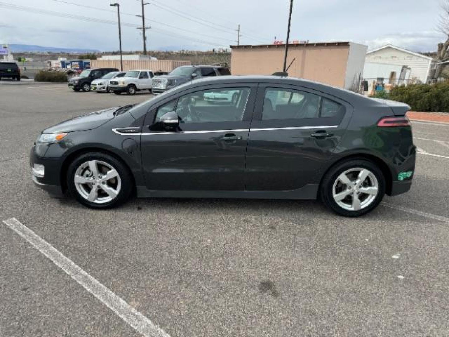 2015 Ashen Gray Metallic /Jet Black/Dark Accents Chevrolet Volt Premium w/ Navigation (1G1RD6E41FU) with an 1.4L L4 DOHC 16V PLUG-IN HYBRID engine, Continuously Variable Transmission transmission, located at 1865 East Red Hills Pkwy, St. George, 84770, (435) 628-0023, 37.120850, -113.543640 - Photo#5