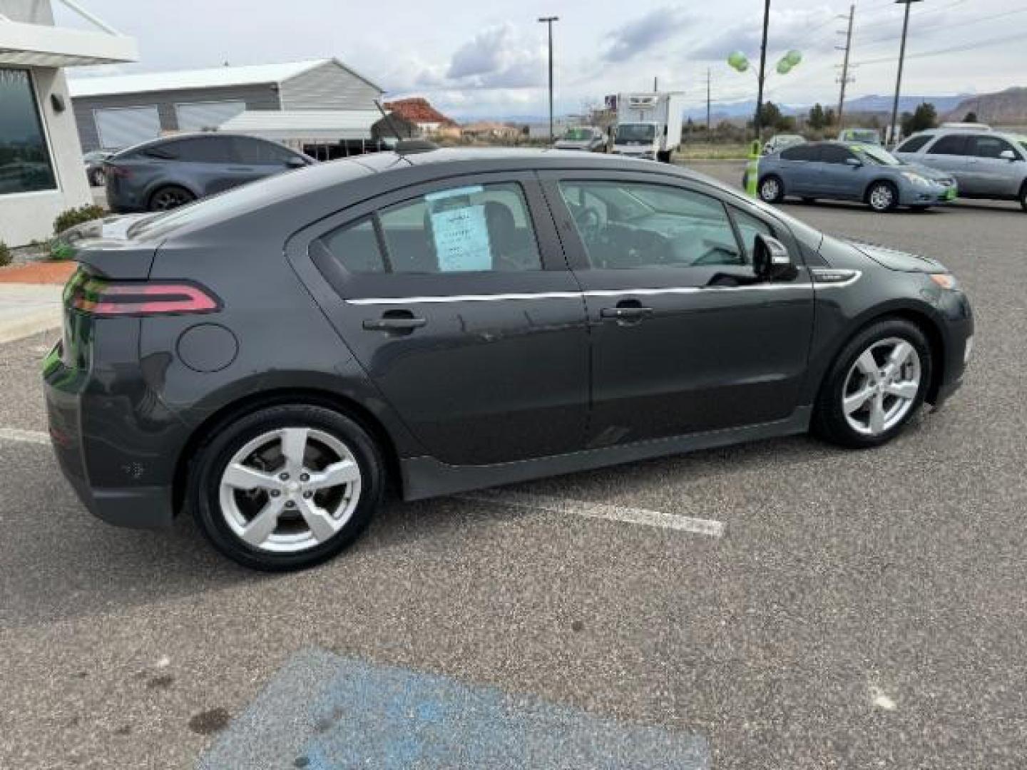 2015 Ashen Gray Metallic /Jet Black/Dark Accents Chevrolet Volt Premium w/ Navigation (1G1RD6E41FU) with an 1.4L L4 DOHC 16V PLUG-IN HYBRID engine, Continuously Variable Transmission transmission, located at 1865 East Red Hills Pkwy, St. George, 84770, (435) 628-0023, 37.120850, -113.543640 - Photo#10