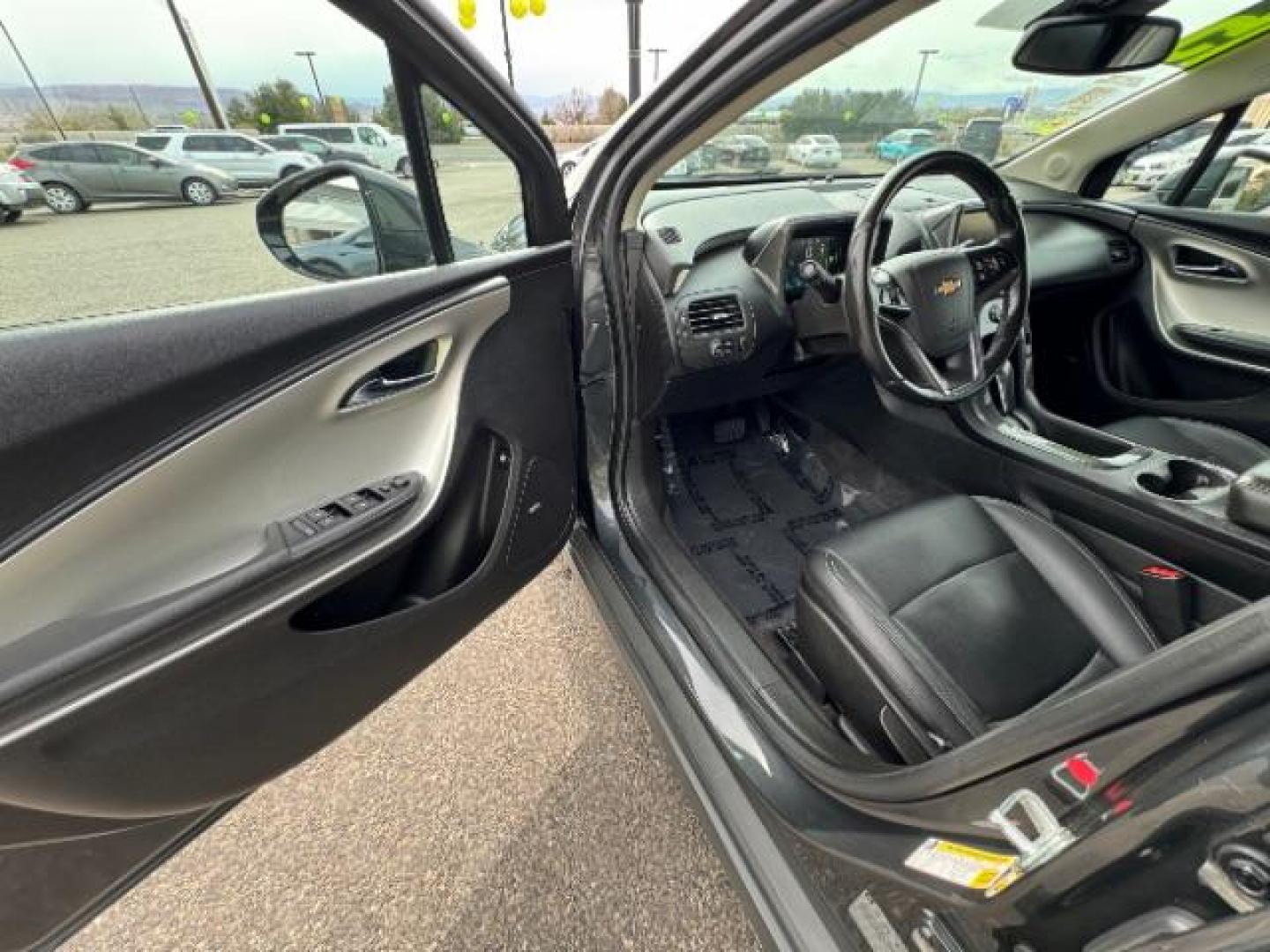 2015 Ashen Gray Metallic /Jet Black/Dark Accents Chevrolet Volt Premium w/ Navigation (1G1RD6E41FU) with an 1.4L L4 DOHC 16V PLUG-IN HYBRID engine, Continuously Variable Transmission transmission, located at 1865 East Red Hills Pkwy, St. George, 84770, (435) 628-0023, 37.120850, -113.543640 - Photo#16