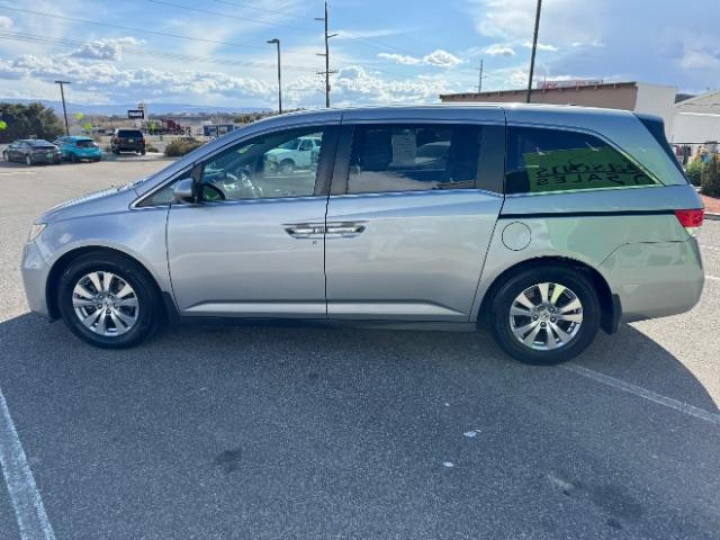 2016 Lunar Silver Metallic /Gray, cloth Honda Odyssey SE (5FNRL5H30GB) with an 3.5L V6 SOHC 24V engine, 6-Speed Automatic transmission, located at 940 North Main Street, Cedar City, UT, 84720, (435) 628-0023, 37.692936, -113.061897 - Photo#5