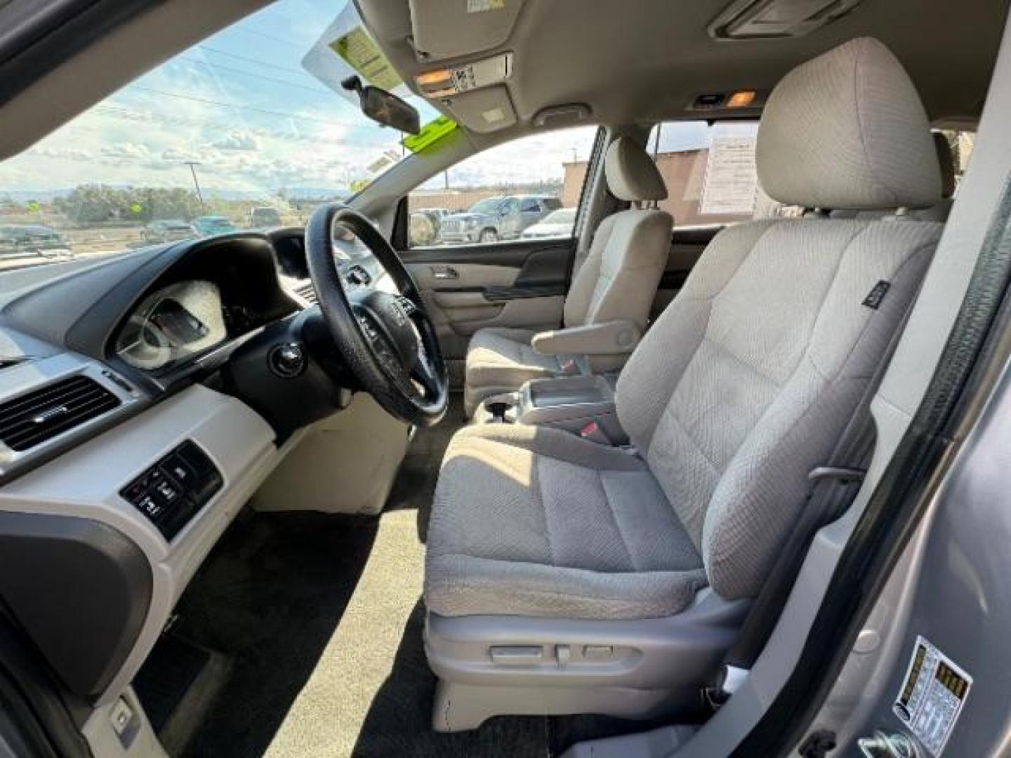 2016 Lunar Silver Metallic /Gray, cloth Honda Odyssey SE (5FNRL5H30GB) with an 3.5L V6 SOHC 24V engine, 6-Speed Automatic transmission, located at 940 North Main Street, Cedar City, UT, 84720, (435) 628-0023, 37.692936, -113.061897 - Photo#18