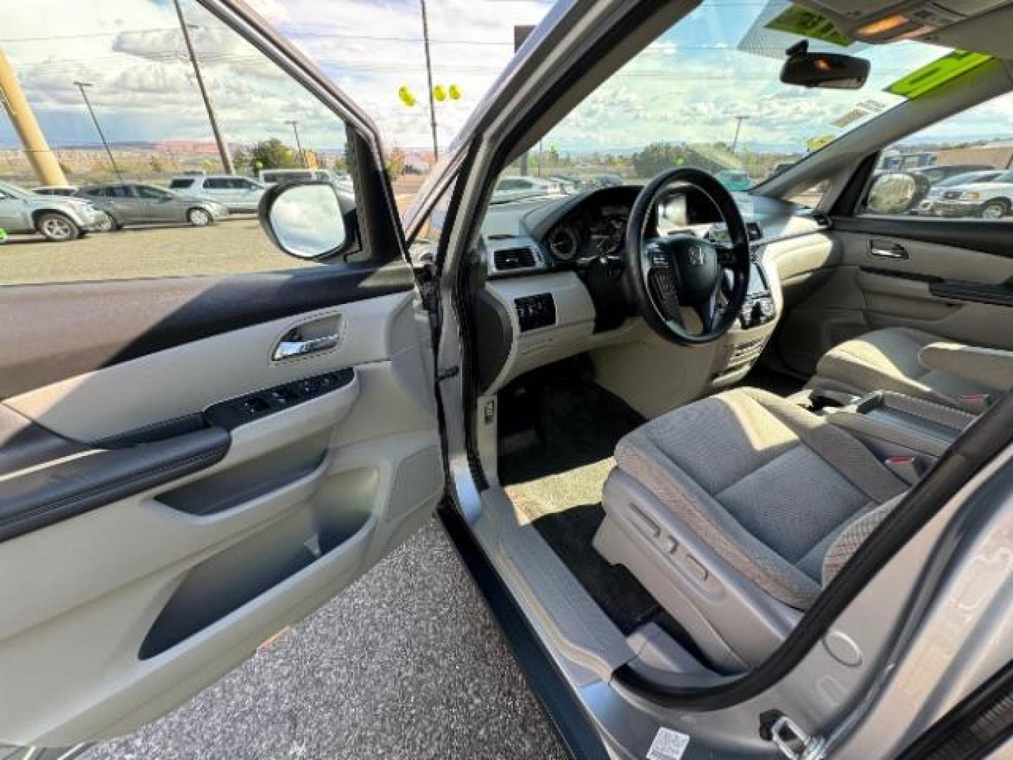 2016 Lunar Silver Metallic /Gray, cloth Honda Odyssey SE (5FNRL5H30GB) with an 3.5L V6 SOHC 24V engine, 6-Speed Automatic transmission, located at 940 North Main Street, Cedar City, UT, 84720, (435) 628-0023, 37.692936, -113.061897 - Photo#20