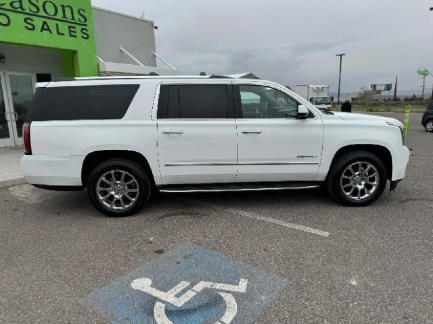 2015 White Diamond Tricoat /Jet Black GMC Yukon Denali XL 4WD (1GKS2JKJ2FR) with an 6.2L V8 OHV 16V engine, 6-Speed Automatic transmission, located at 1865 East Red Hills Pkwy, St. George, 84770, (435) 628-0023, 37.120850, -113.543640 - Photo#11