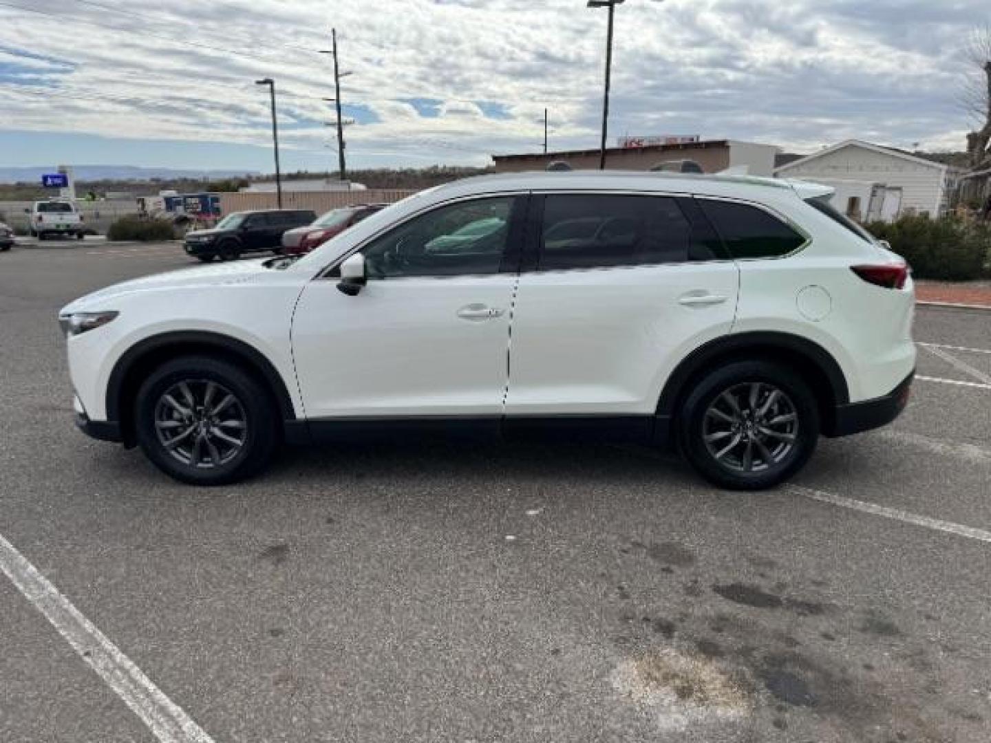 2022 Snowflake White Pearl Mica /Sand Mazda CX-9 Touring (JM3TCBCY4N0) with an 2.5L L4 DOHC 16V engine, 6-Speed Automatic transmission, located at 1865 East Red Hills Pkwy, St. George, 84770, (435) 628-0023, 37.120850, -113.543640 - Photo#5