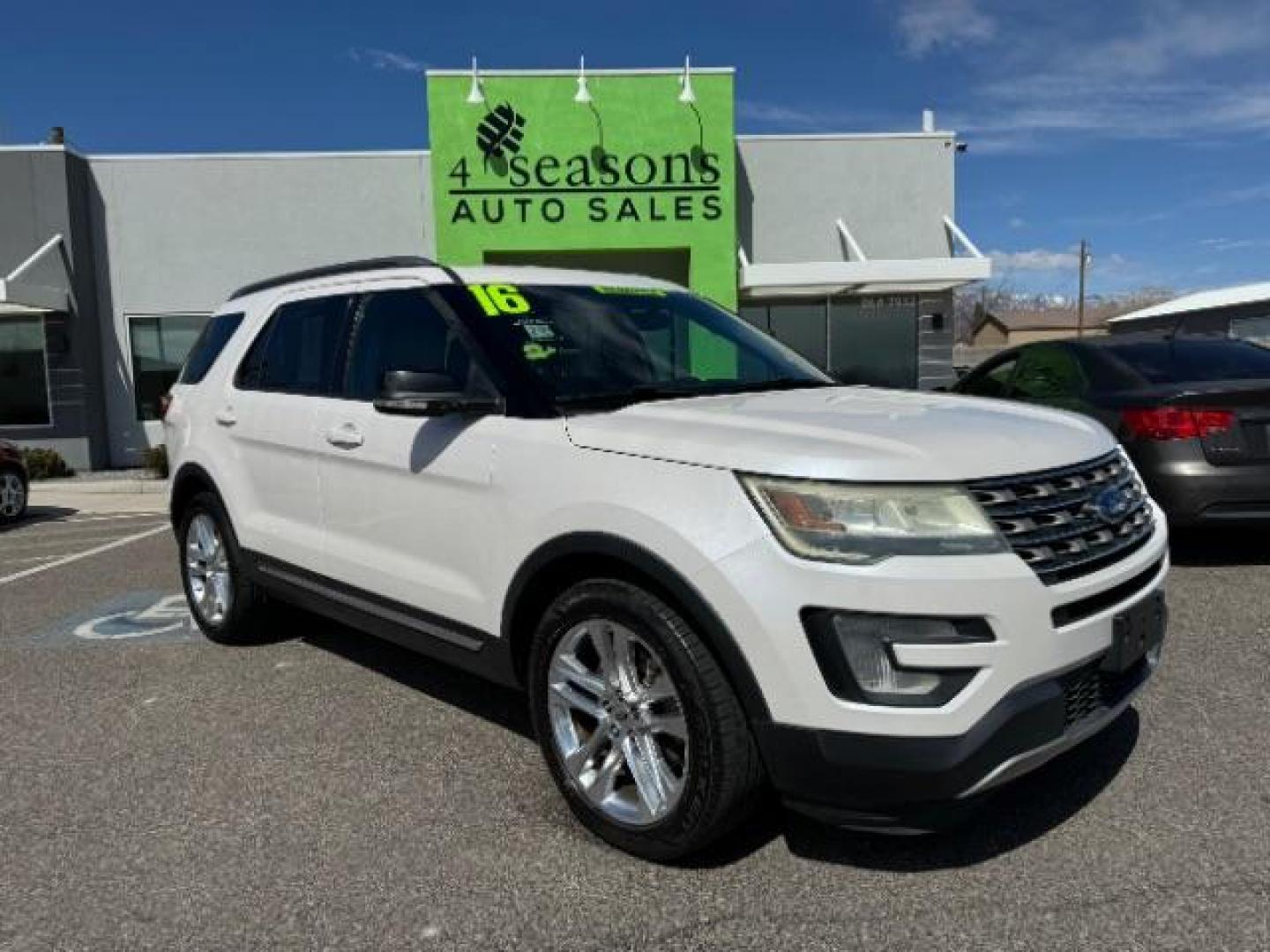 2016 Oxford White /Medium Light Camel, cloth Ford Explorer XLT FWD (1FM5K7D89GG) with an 3.5L V6 DOHC 24V engine, 6-Speed Automatic transmission, located at 1865 East Red Hills Pkwy, St. George, 84770, (435) 628-0023, 37.120850, -113.543640 - Photo#0