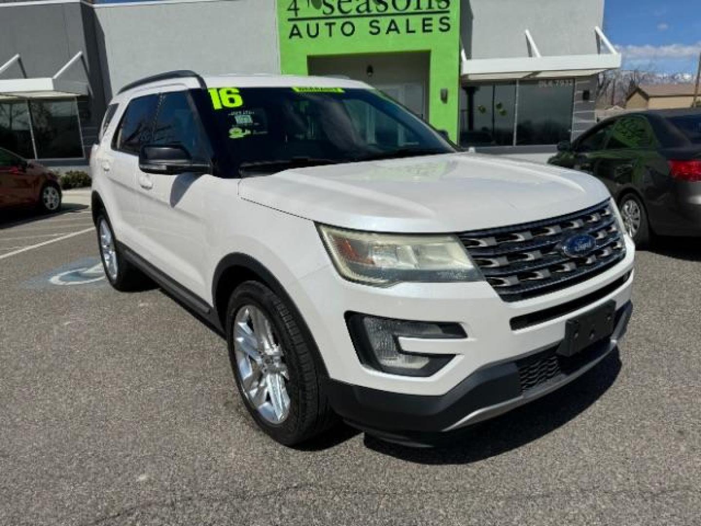 2016 Oxford White /Medium Light Camel, cloth Ford Explorer XLT FWD (1FM5K7D89GG) with an 3.5L V6 DOHC 24V engine, 6-Speed Automatic transmission, located at 1865 East Red Hills Pkwy, St. George, 84770, (435) 628-0023, 37.120850, -113.543640 - Photo#1