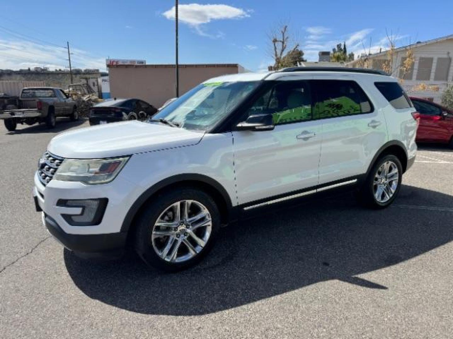 2016 Oxford White /Medium Light Camel, cloth Ford Explorer XLT FWD (1FM5K7D89GG) with an 3.5L V6 DOHC 24V engine, 6-Speed Automatic transmission, located at 1865 East Red Hills Pkwy, St. George, 84770, (435) 628-0023, 37.120850, -113.543640 - Photo#4