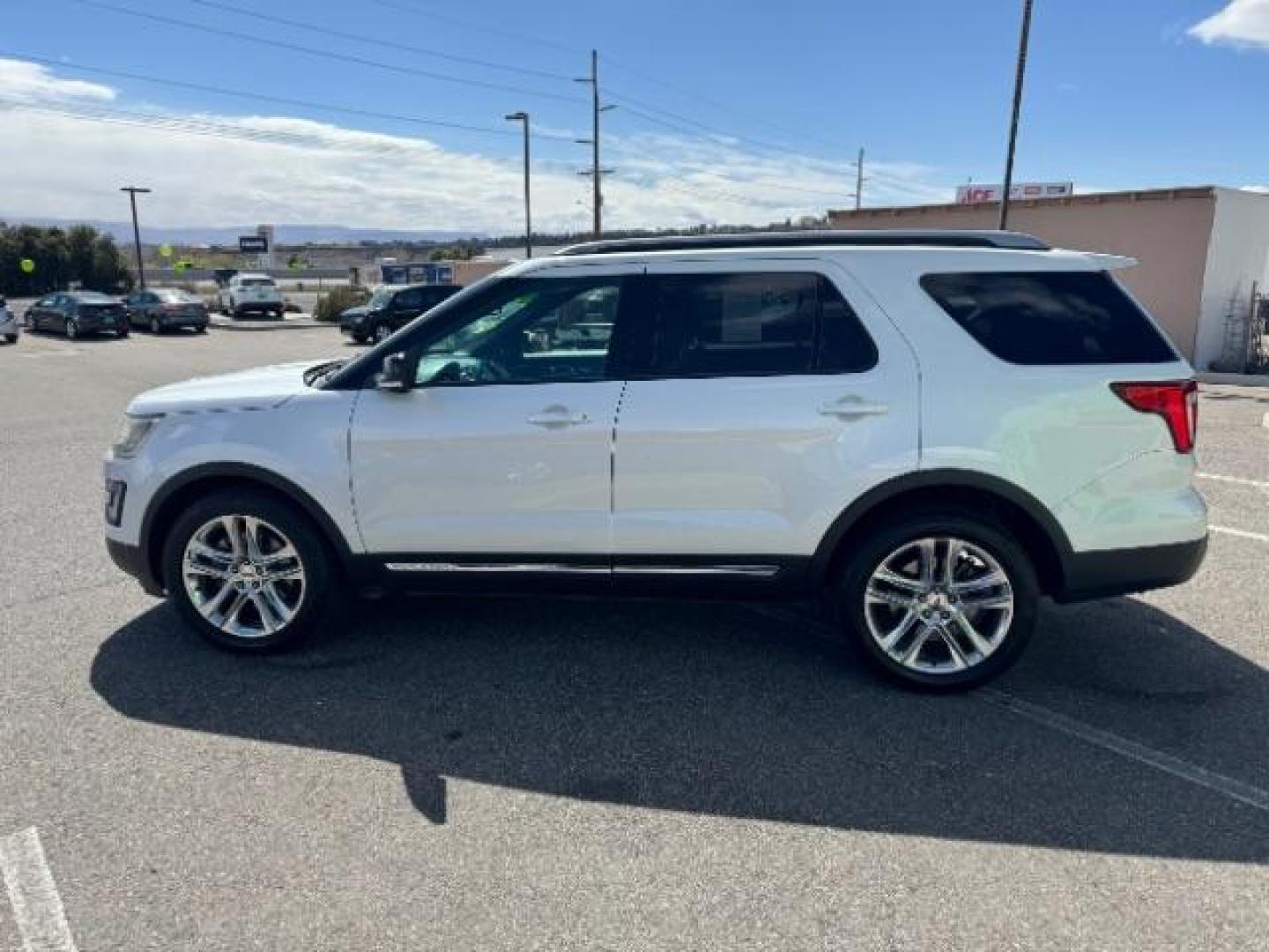 2016 Oxford White /Medium Light Camel, cloth Ford Explorer XLT FWD (1FM5K7D89GG) with an 3.5L V6 DOHC 24V engine, 6-Speed Automatic transmission, located at 1865 East Red Hills Pkwy, St. George, 84770, (435) 628-0023, 37.120850, -113.543640 - Photo#5