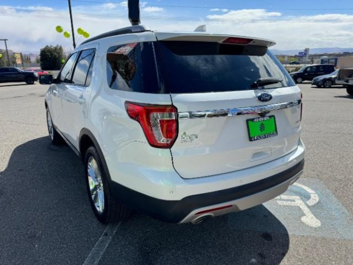 2016 Oxford White /Medium Light Camel, cloth Ford Explorer XLT FWD (1FM5K7D89GG) with an 3.5L V6 DOHC 24V engine, 6-Speed Automatic transmission, located at 1865 East Red Hills Pkwy, St. George, 84770, (435) 628-0023, 37.120850, -113.543640 - Photo#7