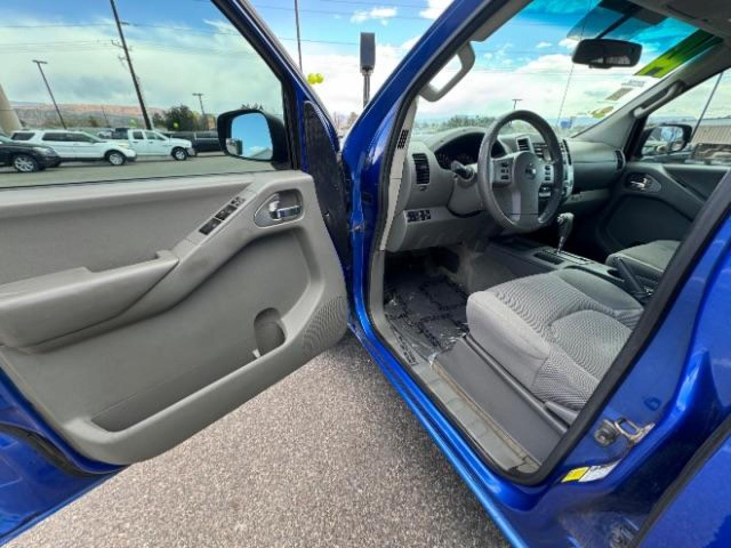 2014 Blue /Steel Nissan Frontier S Crew Cab 5AT 2WD (1N6AD0ER3EN) with an 4.0L V6 DOHC 24V engine, 5-Speed Automatic transmission, located at 940 North Main Street, Cedar City, UT, 84720, (435) 628-0023, 37.692936, -113.061897 - Photo#16