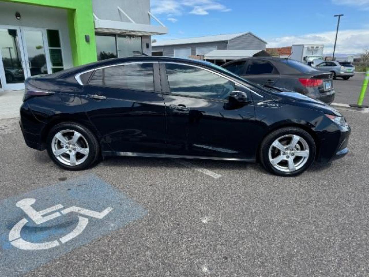 2018 Mosaic Black Metallic /Light Ash/Dark Ash, cloth Chevrolet Volt LT w/ Standard Emission Package (1G1RA6S51JU) with an 1.5L L4 DOHC 16V PLUG-IN HYBRID engine, Continuously Variable Transmission transmission, located at 940 North Main Street, Cedar City, UT, 84720, (435) 628-0023, 37.692936, -113.061897 - Photo#11