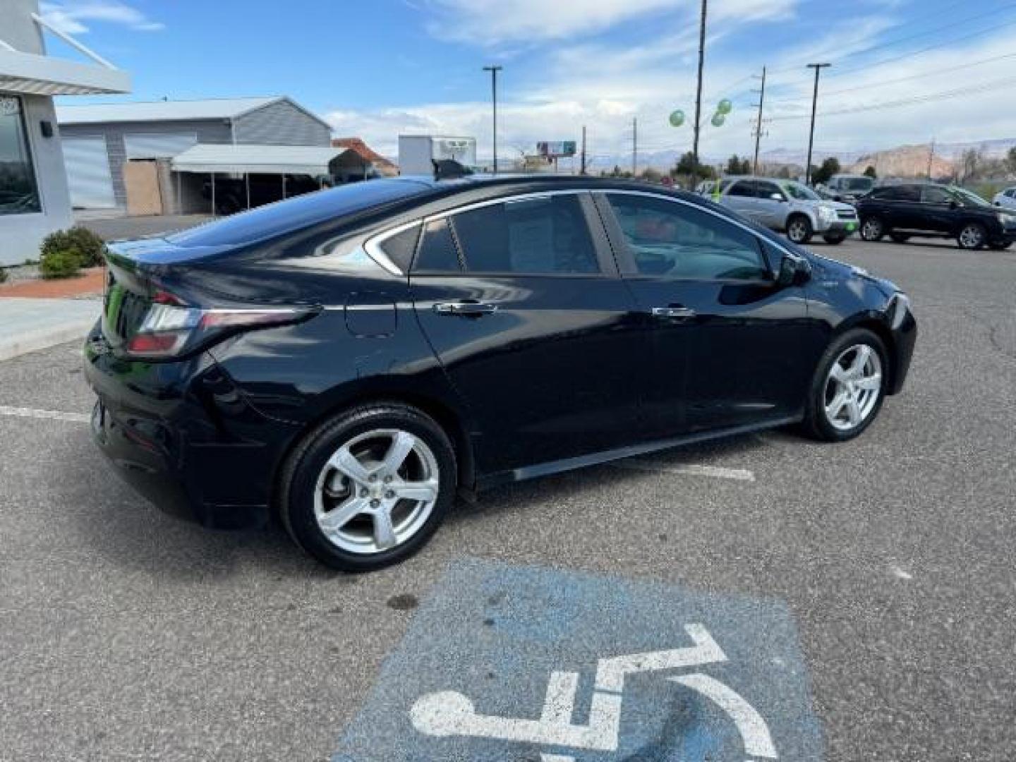 2018 Mosaic Black Metallic /Light Ash/Dark Ash, cloth Chevrolet Volt LT w/ Standard Emission Package (1G1RA6S51JU) with an 1.5L L4 DOHC 16V PLUG-IN HYBRID engine, Continuously Variable Transmission transmission, located at 940 North Main Street, Cedar City, UT, 84720, (435) 628-0023, 37.692936, -113.061897 - Photo#10