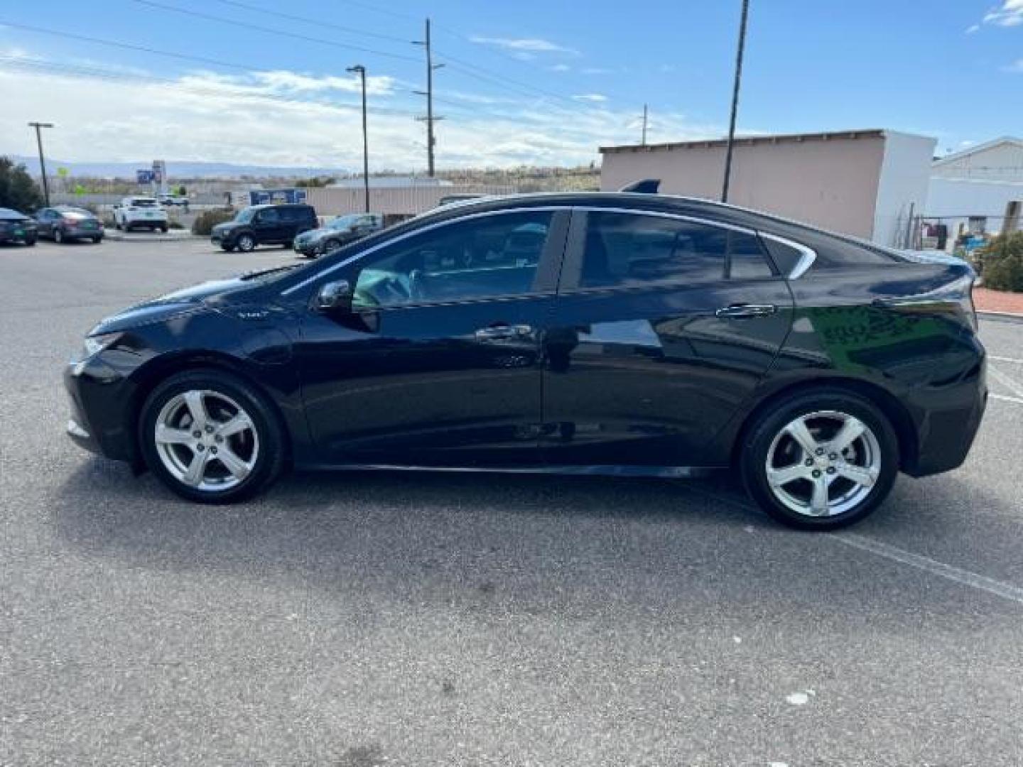 2018 Mosaic Black Metallic /Light Ash/Dark Ash, cloth Chevrolet Volt LT w/ Standard Emission Package (1G1RA6S51JU) with an 1.5L L4 DOHC 16V PLUG-IN HYBRID engine, Continuously Variable Transmission transmission, located at 940 North Main Street, Cedar City, UT, 84720, (435) 628-0023, 37.692936, -113.061897 - Photo#5