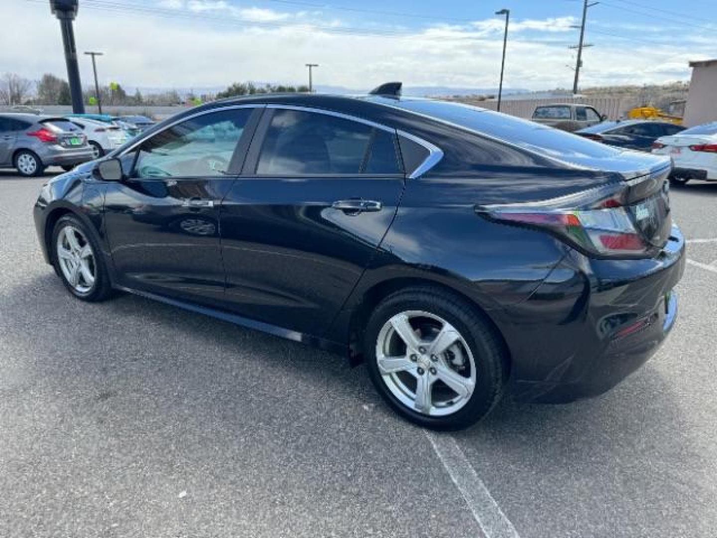 2018 Mosaic Black Metallic /Light Ash/Dark Ash, cloth Chevrolet Volt LT w/ Standard Emission Package (1G1RA6S51JU) with an 1.5L L4 DOHC 16V PLUG-IN HYBRID engine, Continuously Variable Transmission transmission, located at 940 North Main Street, Cedar City, UT, 84720, (435) 628-0023, 37.692936, -113.061897 - Photo#6