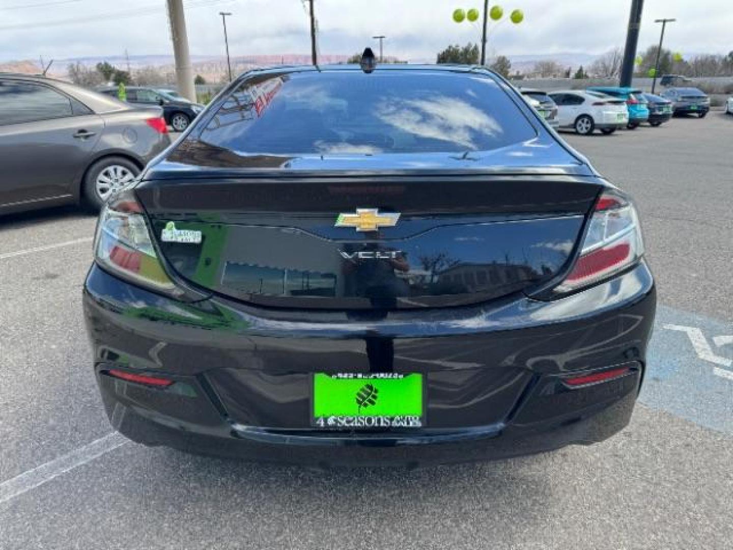 2018 Mosaic Black Metallic /Light Ash/Dark Ash, cloth Chevrolet Volt LT w/ Standard Emission Package (1G1RA6S51JU) with an 1.5L L4 DOHC 16V PLUG-IN HYBRID engine, Continuously Variable Transmission transmission, located at 940 North Main Street, Cedar City, UT, 84720, (435) 628-0023, 37.692936, -113.061897 - Photo#8