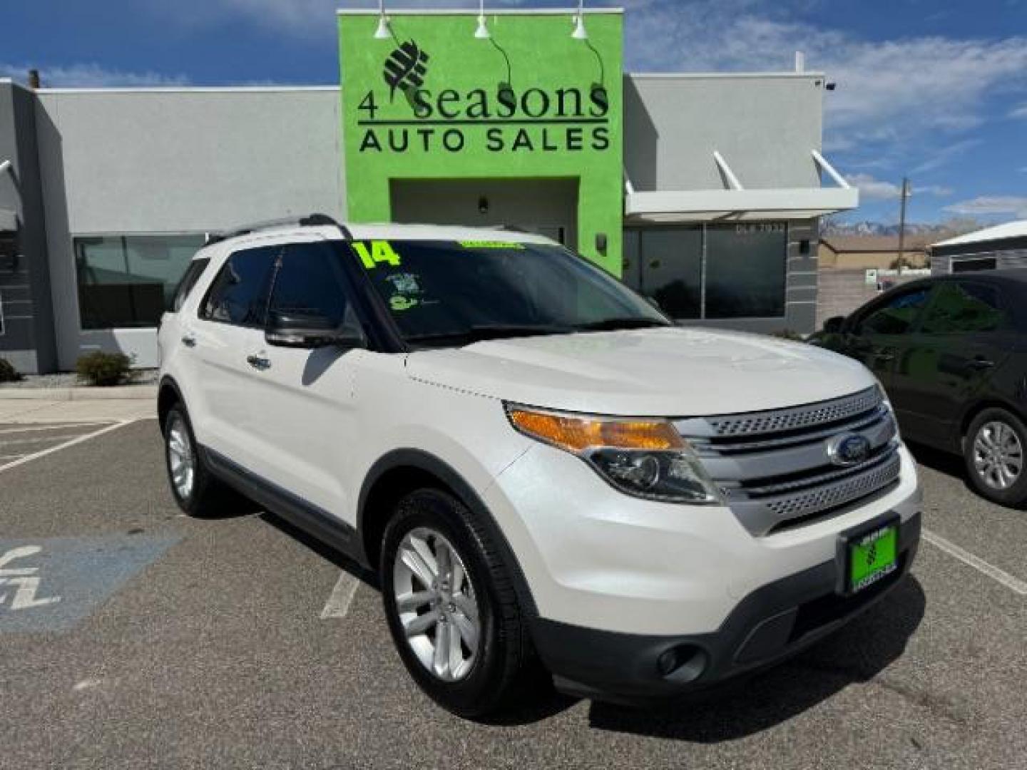 2014 White Platinum Met TC /Charcoal Black Ford Explorer XLT FWD (1FM5K7D87EG) with an 3.5L V6 DOHC 24V engine, 6-Speed Automatic transmission, located at 1865 East Red Hills Pkwy, St. George, 84770, (435) 628-0023, 37.120850, -113.543640 - Photo#0