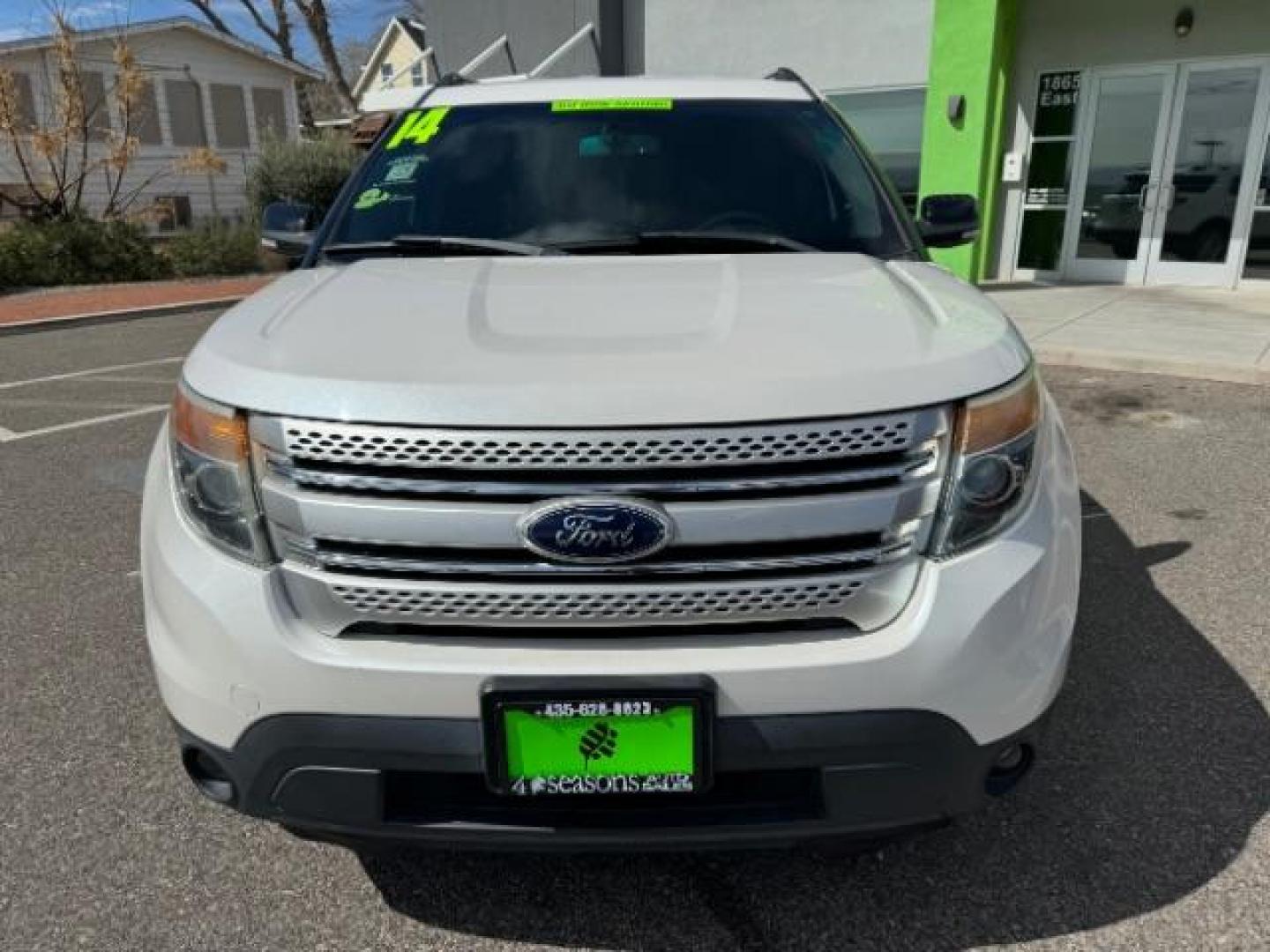 2014 White Platinum Met TC /Charcoal Black Ford Explorer XLT FWD (1FM5K7D87EG) with an 3.5L V6 DOHC 24V engine, 6-Speed Automatic transmission, located at 1865 East Red Hills Pkwy, St. George, 84770, (435) 628-0023, 37.120850, -113.543640 - Photo#2