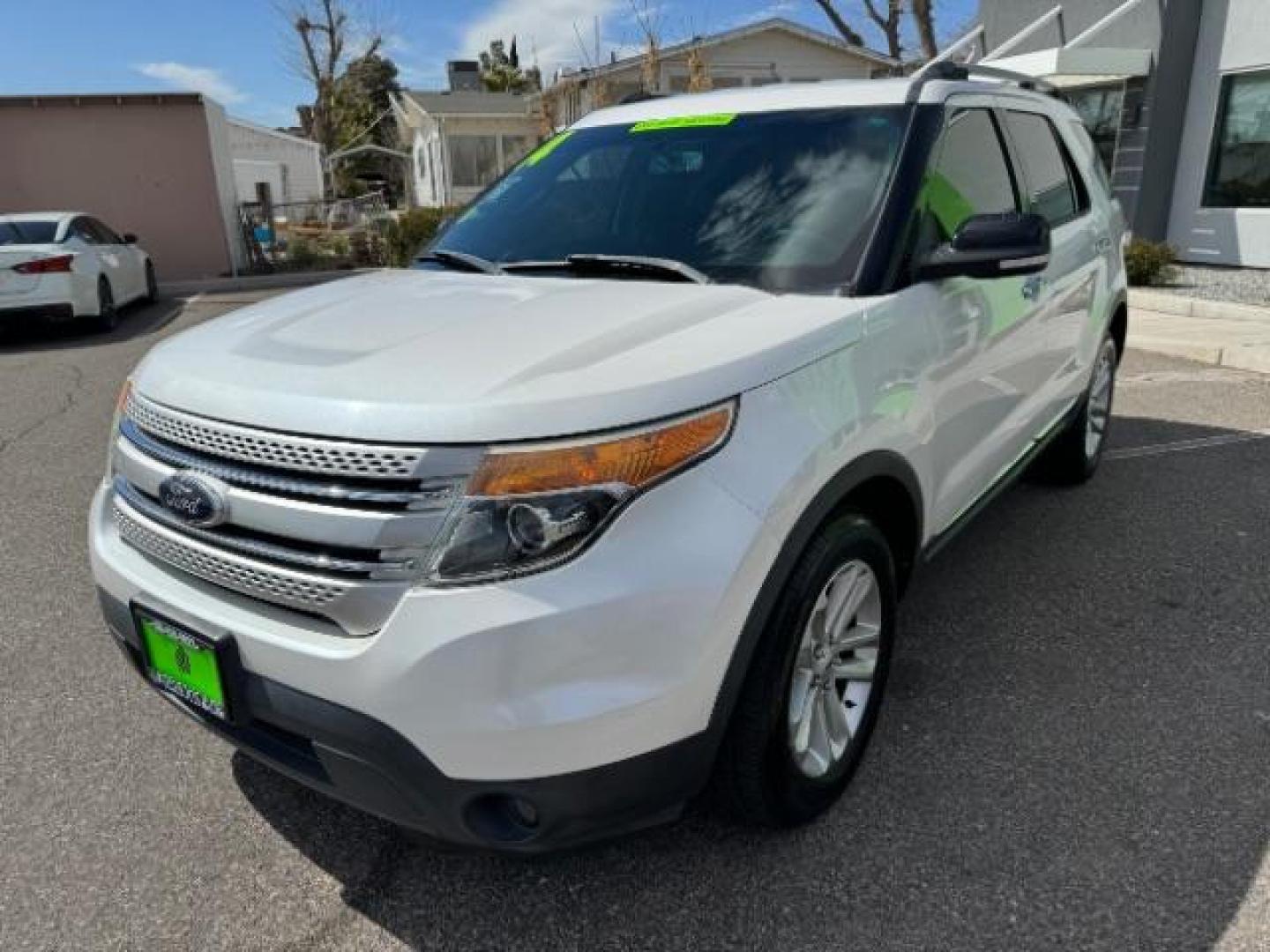 2014 White Platinum Met TC /Charcoal Black Ford Explorer XLT FWD (1FM5K7D87EG) with an 3.5L V6 DOHC 24V engine, 6-Speed Automatic transmission, located at 1865 East Red Hills Pkwy, St. George, 84770, (435) 628-0023, 37.120850, -113.543640 - Photo#3