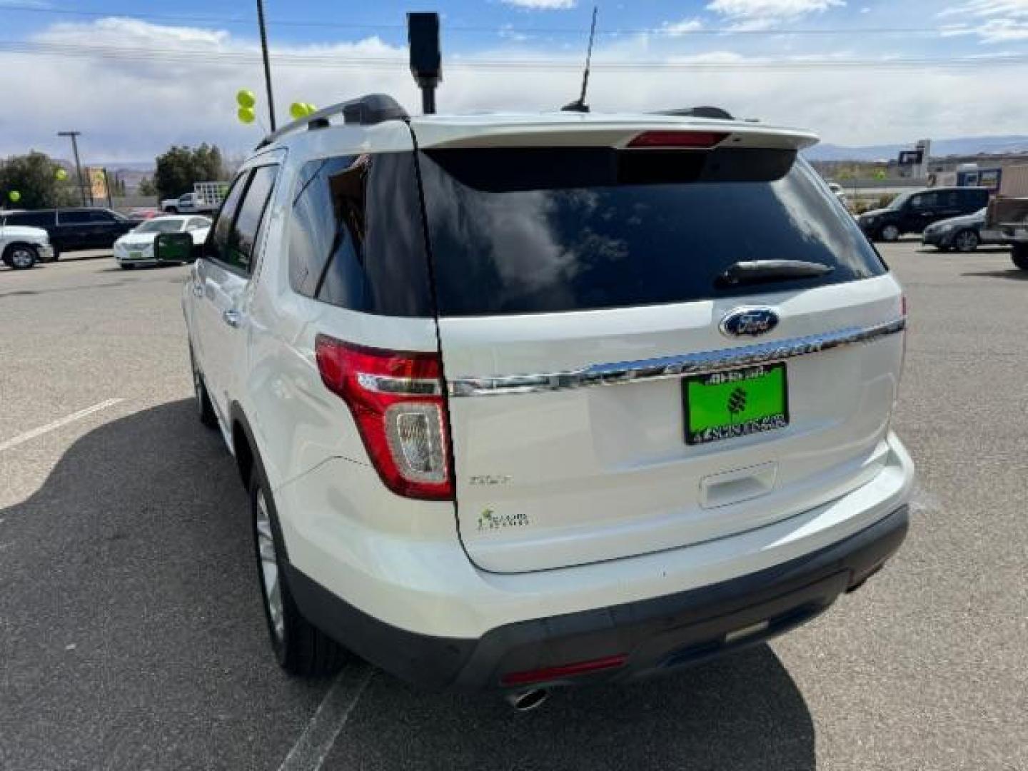 2014 White Platinum Met TC /Charcoal Black Ford Explorer XLT FWD (1FM5K7D87EG) with an 3.5L V6 DOHC 24V engine, 6-Speed Automatic transmission, located at 1865 East Red Hills Pkwy, St. George, 84770, (435) 628-0023, 37.120850, -113.543640 - Photo#6