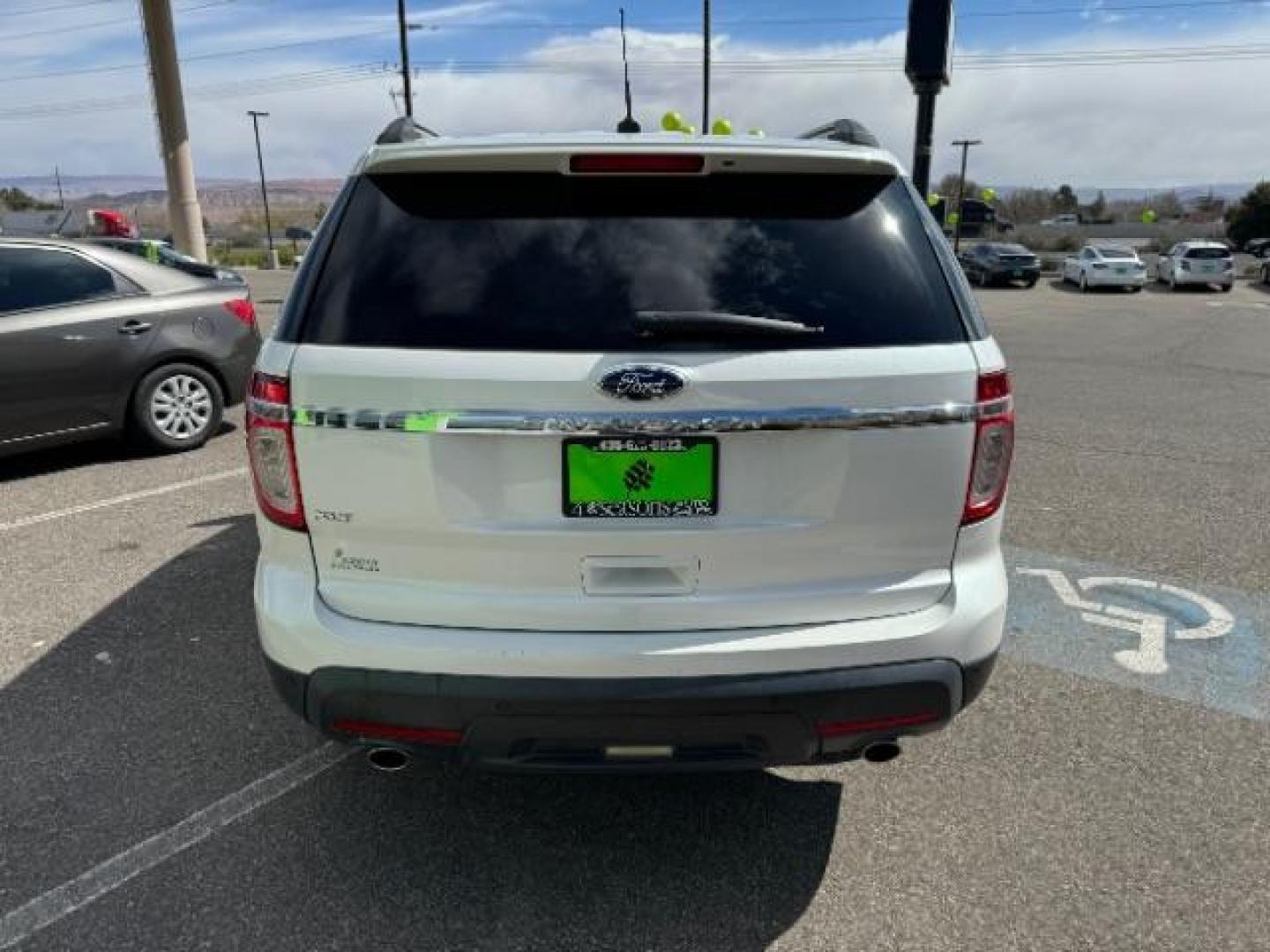 2014 White Platinum Met TC /Charcoal Black Ford Explorer XLT FWD (1FM5K7D87EG) with an 3.5L V6 DOHC 24V engine, 6-Speed Automatic transmission, located at 1865 East Red Hills Pkwy, St. George, 84770, (435) 628-0023, 37.120850, -113.543640 - Photo#7