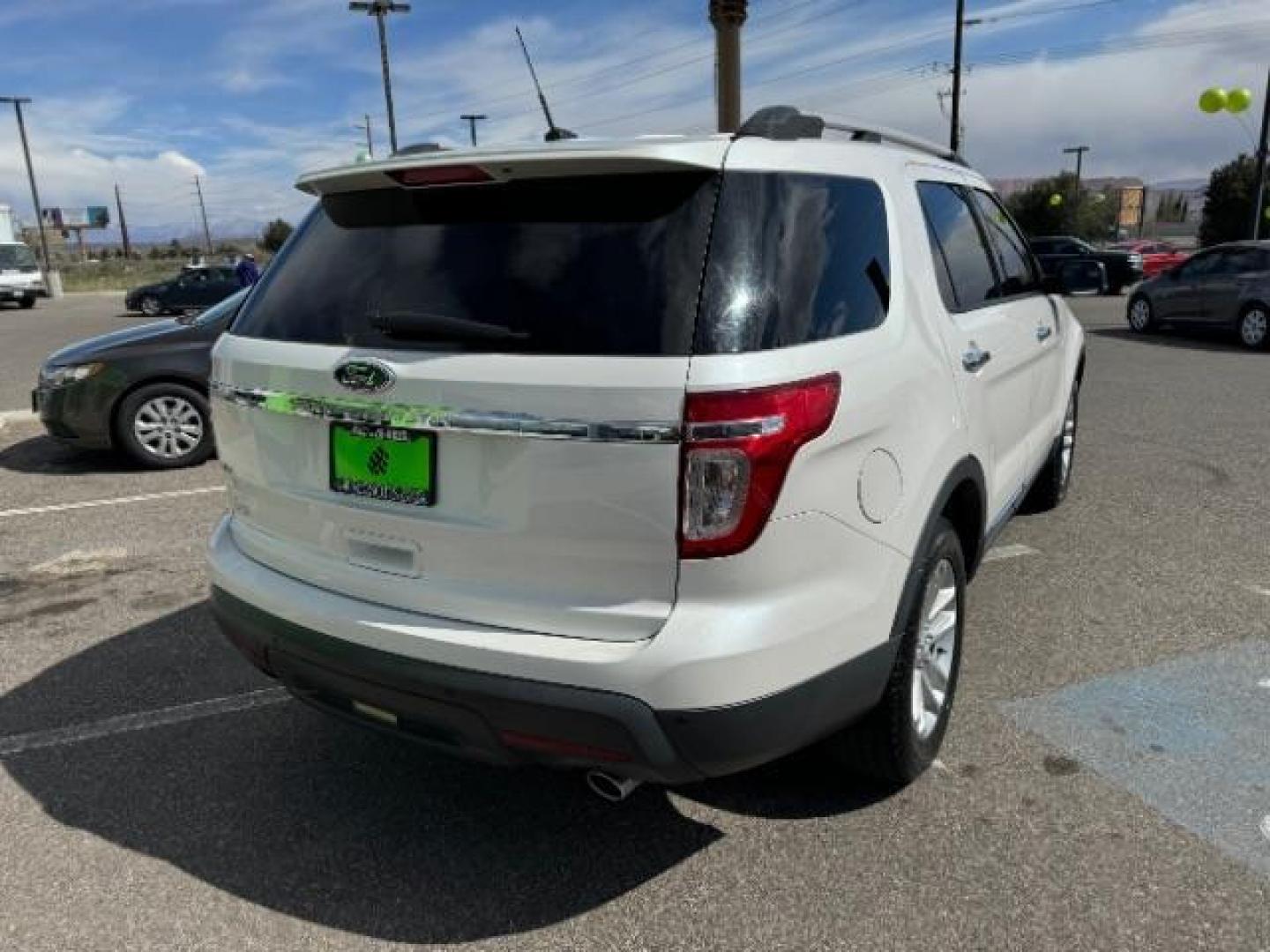 2014 White Platinum Met TC /Charcoal Black Ford Explorer XLT FWD (1FM5K7D87EG) with an 3.5L V6 DOHC 24V engine, 6-Speed Automatic transmission, located at 1865 East Red Hills Pkwy, St. George, 84770, (435) 628-0023, 37.120850, -113.543640 - Photo#8