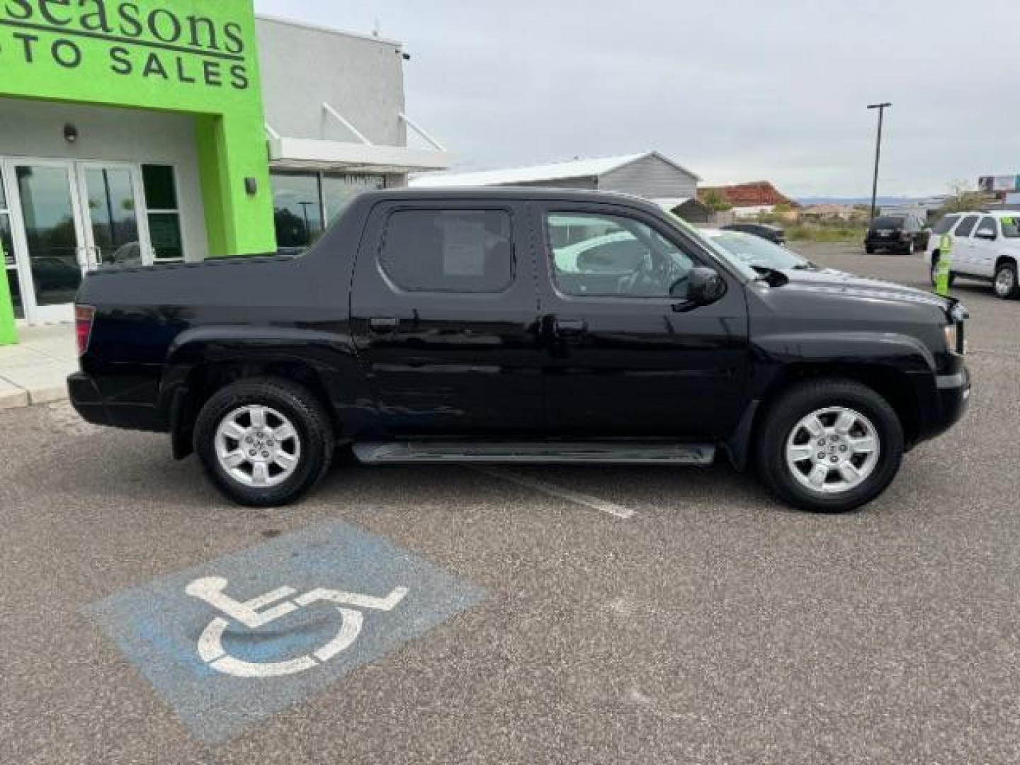 2007 Formal Black /Gray Cloth Interior Honda Ridgeline RTS (2HJYK16477H) with an 3.5L V6 SOHC 24V engine, 5-Speed Automatic transmission, located at 940 North Main Street, Cedar City, UT, 84720, (435) 628-0023, 37.692936, -113.061897 - We specialize in helping ALL people get the best financing available. No matter your credit score, good, bad or none we can get you an amazing rate. Had a bankruptcy, divorce, or repossessions? We give you the green light to get your credit back on the road. Low down and affordable payments that fit - Photo#10