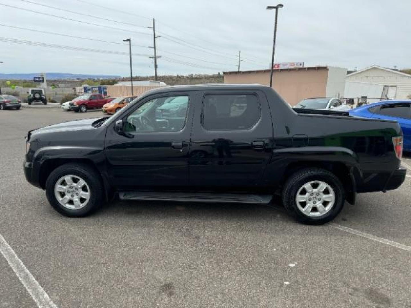 2007 Formal Black /Gray Cloth Interior Honda Ridgeline RTS (2HJYK16477H) with an 3.5L V6 SOHC 24V engine, 5-Speed Automatic transmission, located at 940 North Main Street, Cedar City, UT, 84720, (435) 628-0023, 37.692936, -113.061897 - We specialize in helping ALL people get the best financing available. No matter your credit score, good, bad or none we can get you an amazing rate. Had a bankruptcy, divorce, or repossessions? We give you the green light to get your credit back on the road. Low down and affordable payments that fit - Photo#4