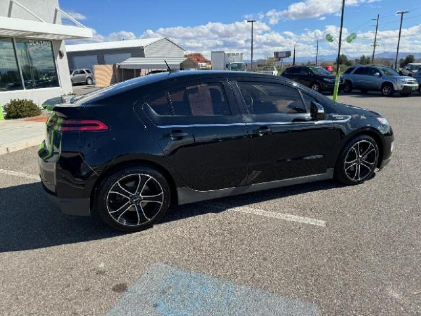 2013 Black /Tan Cloth Interior Chevrolet Volt Standard (1G1RA6E43DU) with an 1.4L L4 DOHC 16V PLUG-IN HYBRID engine, Continuously Variable Transmission transmission, located at 1865 East Red Hills Pkwy, St. George, 84770, (435) 628-0023, 37.120850, -113.543640 - ***This vehicle qualifies for the EV/Hybrid tax rebate of up to $4,000*** We are setup with the IRS to recieve direct payments within 72 hours. We file the rebate online with IRS and can credit it to your down payment, reduce the sales price OR give you cashback!! These cars will not last and can o - Photo#10