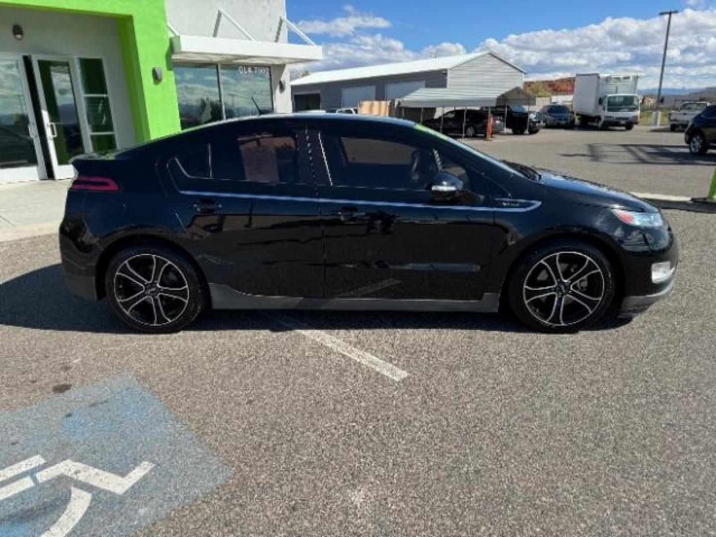 2013 Black /Tan Cloth Interior Chevrolet Volt Standard (1G1RA6E43DU) with an 1.4L L4 DOHC 16V PLUG-IN HYBRID engine, Continuously Variable Transmission transmission, located at 1865 East Red Hills Pkwy, St. George, 84770, (435) 628-0023, 37.120850, -113.543640 - ***This vehicle qualifies for the EV/Hybrid tax rebate of up to $4,000*** We are setup with the IRS to recieve direct payments within 72 hours. We file the rebate online with IRS and can credit it to your down payment, reduce the sales price OR give you cashback!! These cars will not last and can o - Photo#11