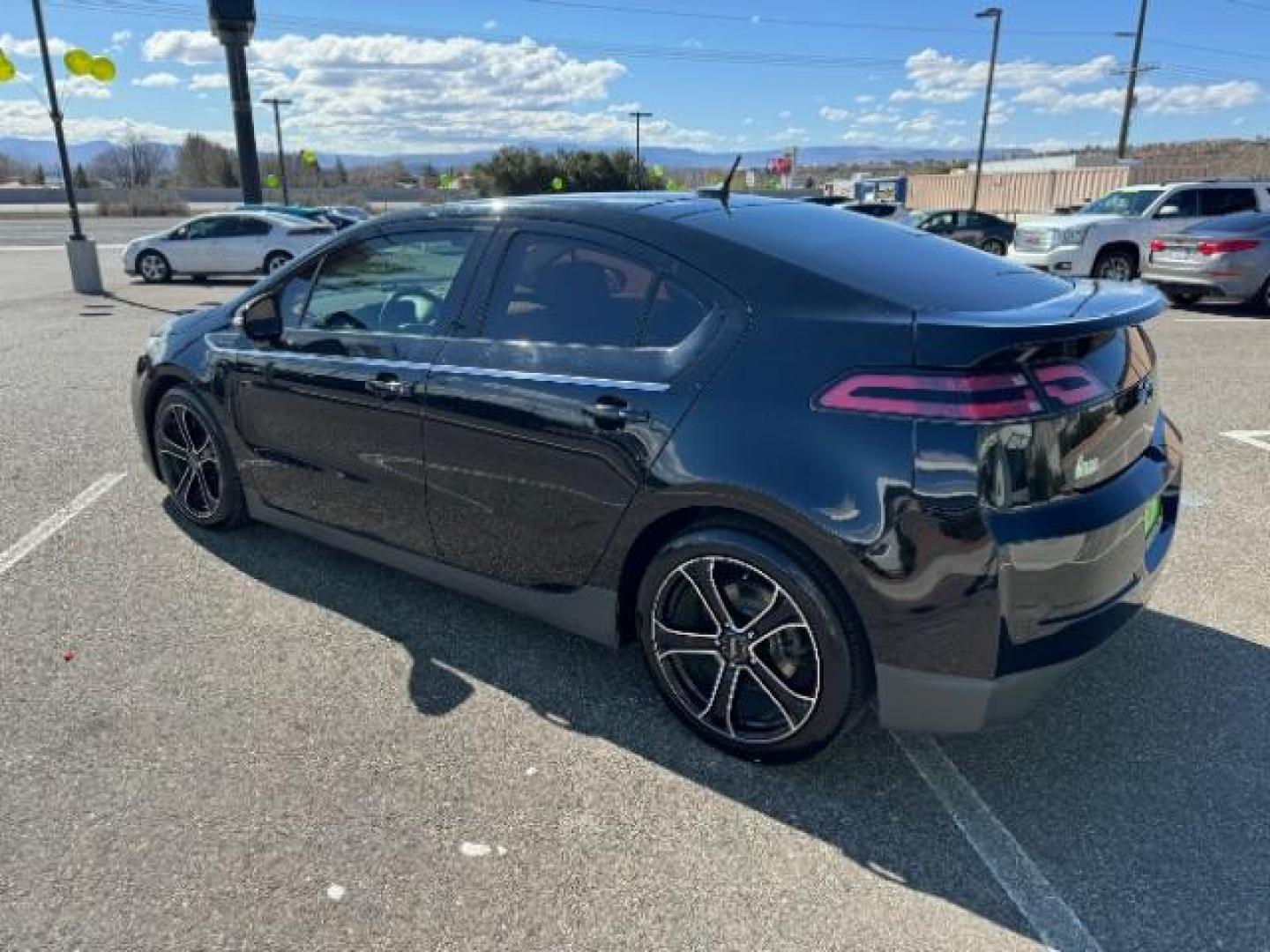 2013 Black /Tan Cloth Interior Chevrolet Volt Standard (1G1RA6E43DU) with an 1.4L L4 DOHC 16V PLUG-IN HYBRID engine, Continuously Variable Transmission transmission, located at 1865 East Red Hills Pkwy, St. George, 84770, (435) 628-0023, 37.120850, -113.543640 - ***This vehicle qualifies for the EV/Hybrid tax rebate of up to $4,000*** We are setup with the IRS to recieve direct payments within 72 hours. We file the rebate online with IRS and can credit it to your down payment, reduce the sales price OR give you cashback!! These cars will not last and can o - Photo#6