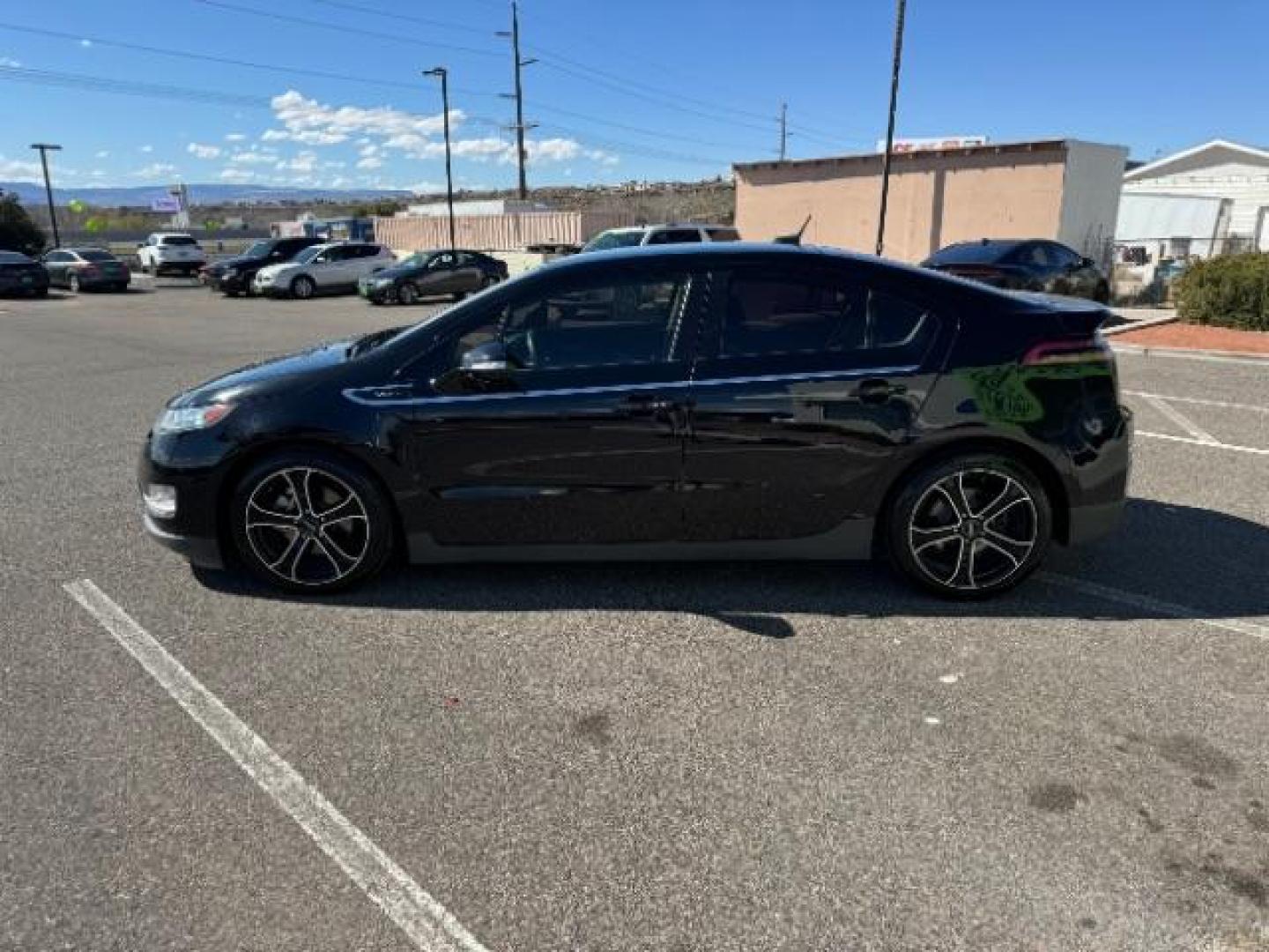 2013 Black /Tan Cloth Interior Chevrolet Volt Standard (1G1RA6E43DU) with an 1.4L L4 DOHC 16V PLUG-IN HYBRID engine, Continuously Variable Transmission transmission, located at 1865 East Red Hills Pkwy, St. George, 84770, (435) 628-0023, 37.120850, -113.543640 - ***This vehicle qualifies for the EV/Hybrid tax rebate of up to $4,000*** We are setup with the IRS to recieve direct payments within 72 hours. We file the rebate online with IRS and can credit it to your down payment, reduce the sales price OR give you cashback!! These cars will not last and can o - Photo#5