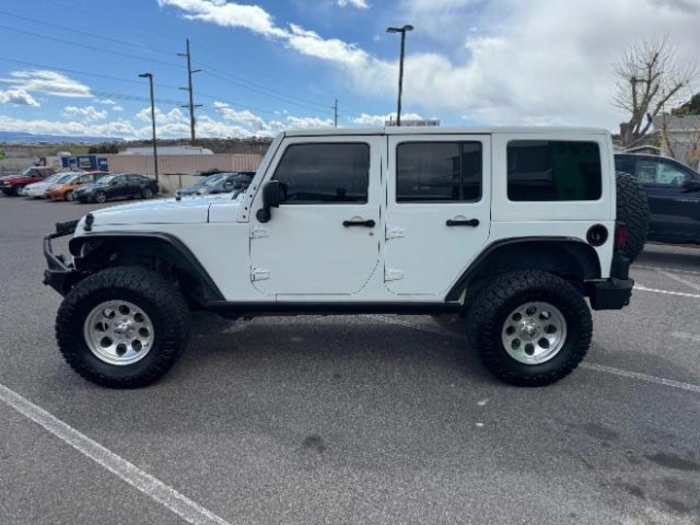 2014 Bright White Clearcoat /Black Jeep Wrangler Unlimited Rubicon 4WD (1C4BJWFG3EL) with an 3.6L V6 DOHC 24V FFV engine, 5-Speed Automatic transmission, located at 1865 East Red Hills Pkwy, St. George, 84770, (435) 628-0023, 37.120850, -113.543640 - Photo#5