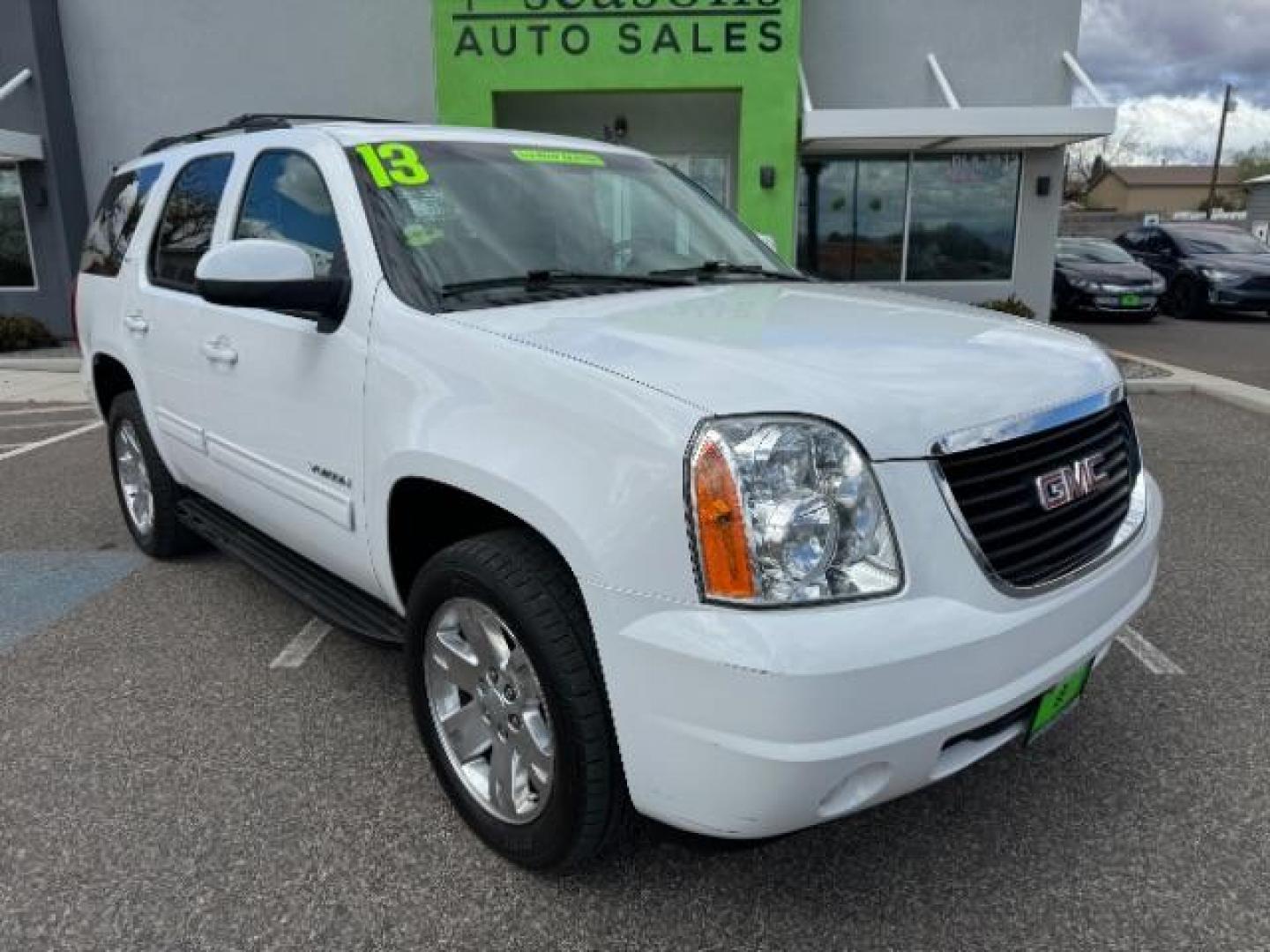 2013 Summit White /Light Tan Leather Interior GMC Yukon SLT 4WD (1GKS2CE09DR) with an 5.3L V8 OHV 16V FFV engine, 6-Speed Automatic transmission, located at 1865 East Red Hills Pkwy, St. George, 84770, (435) 628-0023, 37.120850, -113.543640 - Photo#1