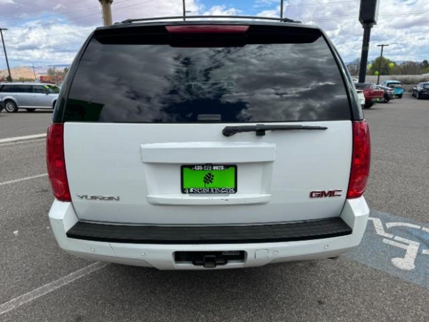 2013 Summit White /Light Tan Leather Interior GMC Yukon SLT 4WD (1GKS2CE09DR) with an 5.3L V8 OHV 16V FFV engine, 6-Speed Automatic transmission, located at 1865 East Red Hills Pkwy, St. George, 84770, (435) 628-0023, 37.120850, -113.543640 - Photo#8