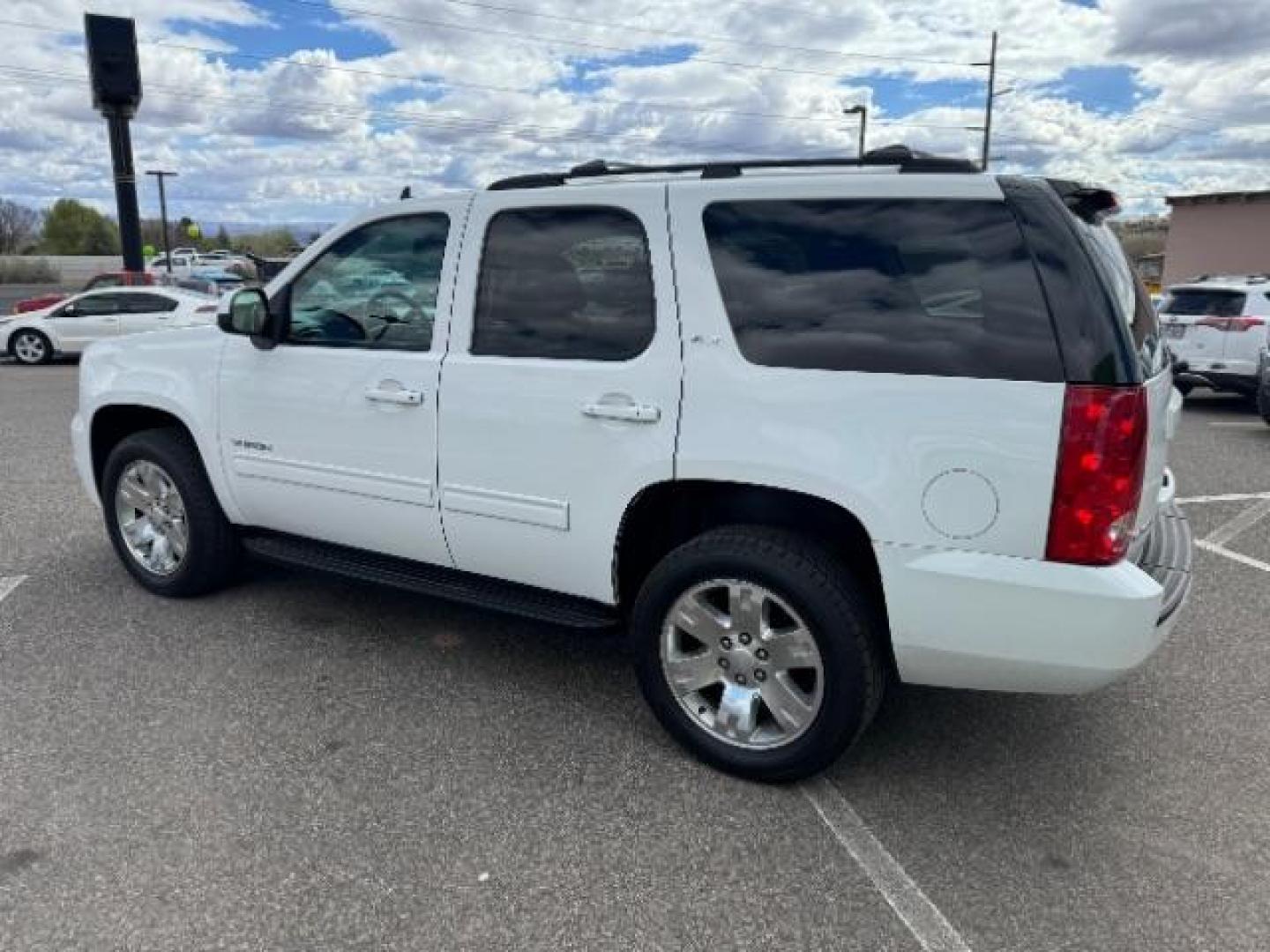 2013 Summit White /Light Tan Leather Interior GMC Yukon SLT 4WD (1GKS2CE09DR) with an 5.3L V8 OHV 16V FFV engine, 6-Speed Automatic transmission, located at 1865 East Red Hills Pkwy, St. George, 84770, (435) 628-0023, 37.120850, -113.543640 - Photo#6