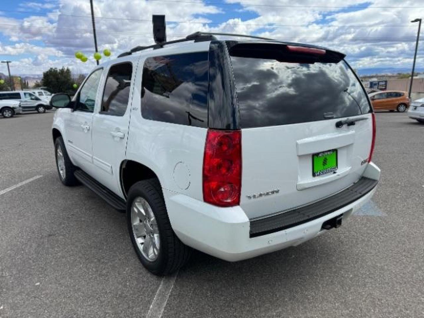 2013 Summit White /Light Tan Leather Interior GMC Yukon SLT 4WD (1GKS2CE09DR) with an 5.3L V8 OHV 16V FFV engine, 6-Speed Automatic transmission, located at 1865 East Red Hills Pkwy, St. George, 84770, (435) 628-0023, 37.120850, -113.543640 - Photo#7