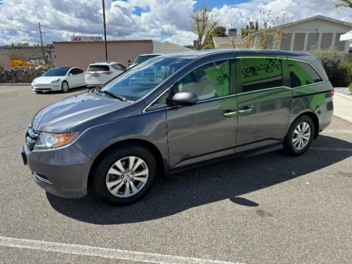 2015 Alabaster Silver Metallic Honda Odyssey EX (5FNRL5H46FB) with an 3.5L V6 SOHC 24V engine, 6-Speed Automatic transmission, located at 940 North Main Street, Cedar City, UT, 84720, (435) 628-0023, 37.692936, -113.061897 - Photo#4