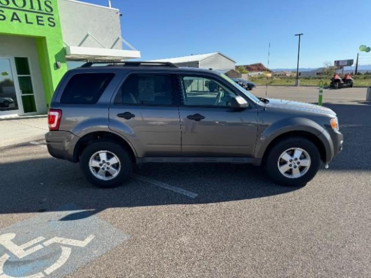 2011 Sterling Grey Metallic /Camel Cloth Interior Ford Escape XLT FWD (1FMCU0D7XBK) with an 2.5L L4 DOHC 16V engine, 6-Speed Automatic transmission, located at 1865 East Red Hills Pkwy, St. George, 84770, (435) 628-0023, 37.120850, -113.543640 - We specialize in helping ALL people get the best financing available. No matter your credit score, good, bad or none we can get you an amazing rate. Had a bankruptcy, divorce, or repossessions? We give you the green light to get your credit back on the road. Low down and affordable payments that fit - Photo#11