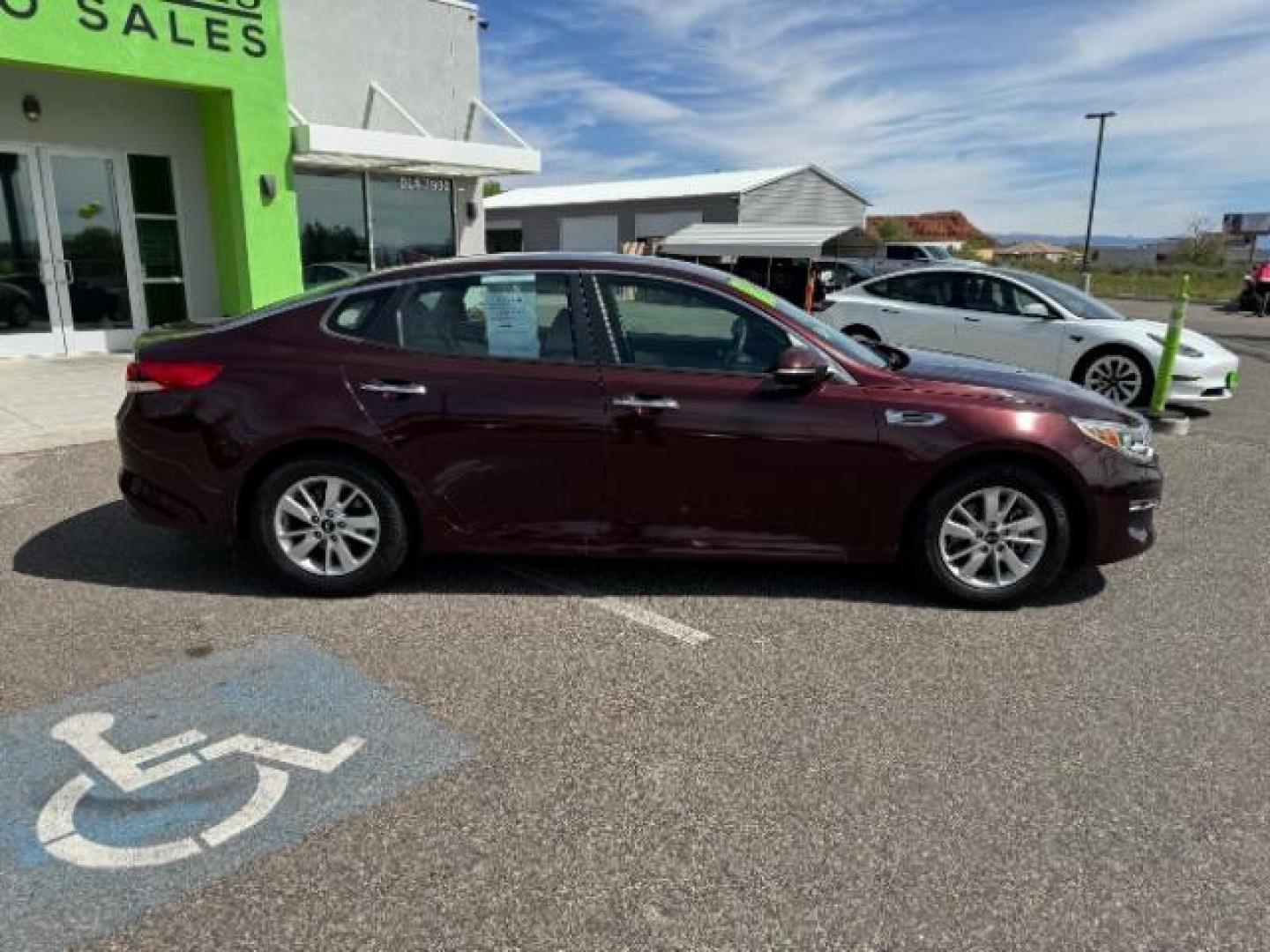 2018 Sangria /Beige Cloth, cloth Kia Optima LX (5XXGT4L33JG) with an 2.4L L4 DOHC 16V engine, 6-Speed Automatic transmission, located at 940 North Main Street, Cedar City, UT, 84720, (435) 628-0023, 37.692936, -113.061897 - Photo#10