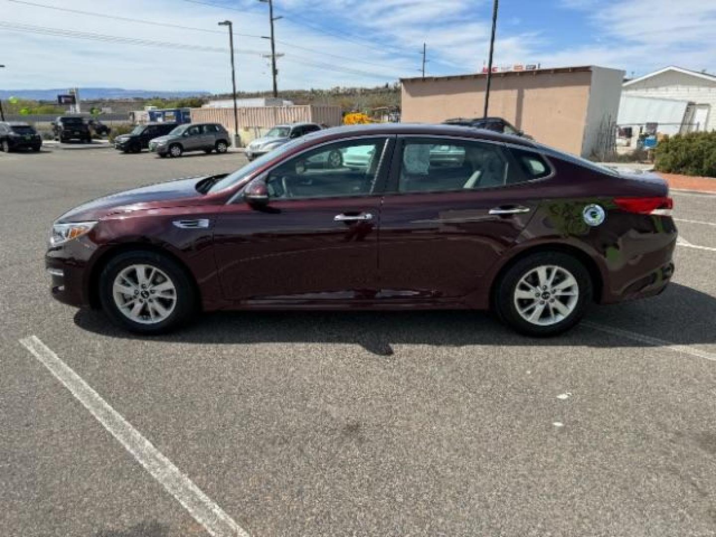 2018 Sangria /Beige Cloth, cloth Kia Optima LX (5XXGT4L33JG) with an 2.4L L4 DOHC 16V engine, 6-Speed Automatic transmission, located at 940 North Main Street, Cedar City, UT, 84720, (435) 628-0023, 37.692936, -113.061897 - Photo#5