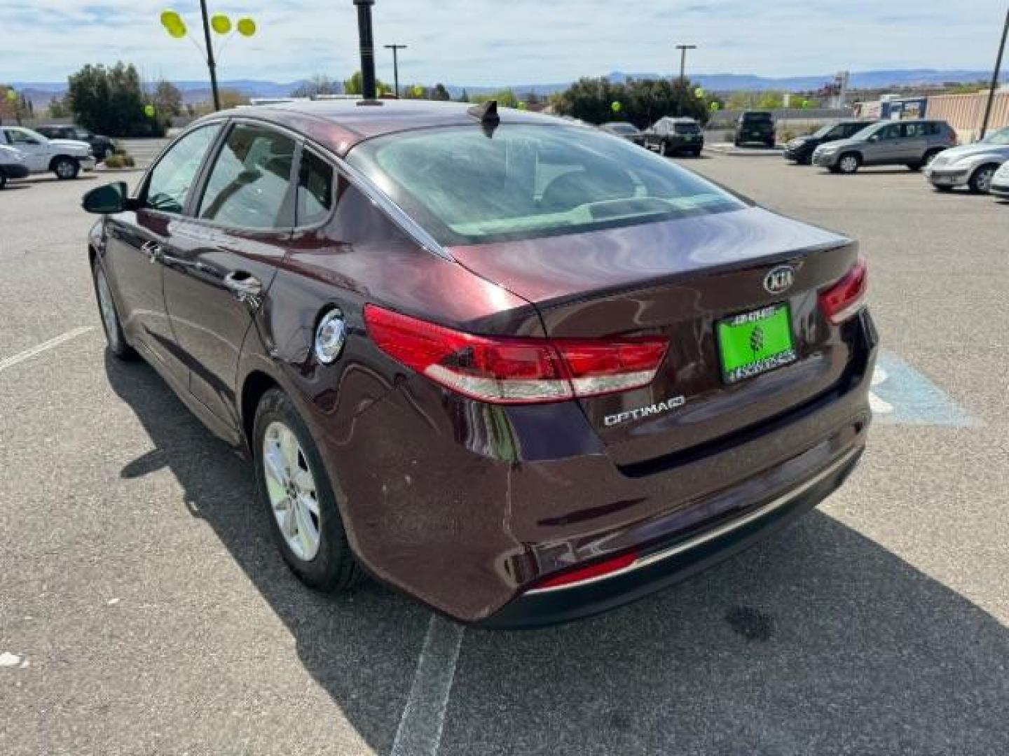 2018 Sangria /Beige Cloth, cloth Kia Optima LX (5XXGT4L33JG) with an 2.4L L4 DOHC 16V engine, 6-Speed Automatic transmission, located at 940 North Main Street, Cedar City, UT, 84720, (435) 628-0023, 37.692936, -113.061897 - Photo#7