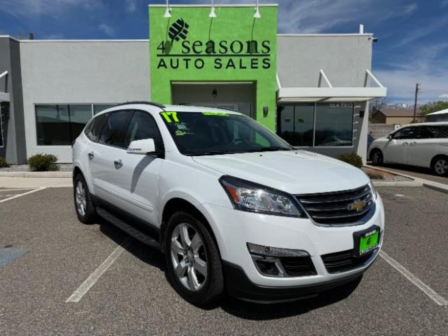 2017 Summit White /Ebony, premium cloth Chevrolet Traverse 1LT FWD (1GNKRGKD8HJ) with an 3.6L V6 DOHC 24V engine, 6-Speed Automatic transmission, located at 1865 East Red Hills Pkwy, St. George, 84770, (435) 628-0023, 37.120850, -113.543640 - Photo#0