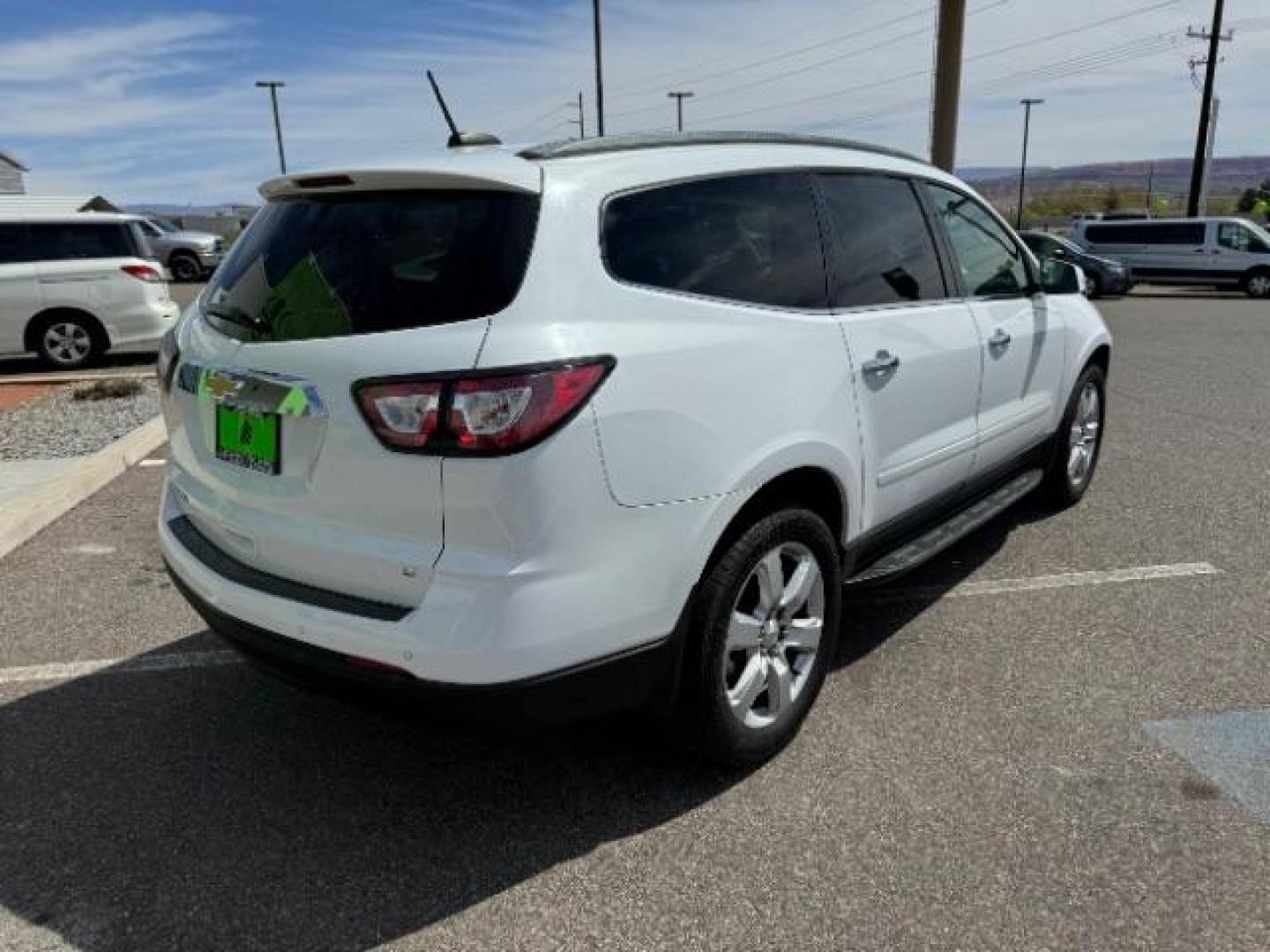 2017 Summit White /Ebony, premium cloth Chevrolet Traverse 1LT FWD (1GNKRGKD8HJ) with an 3.6L V6 DOHC 24V engine, 6-Speed Automatic transmission, located at 1865 East Red Hills Pkwy, St. George, 84770, (435) 628-0023, 37.120850, -113.543640 - Photo#9