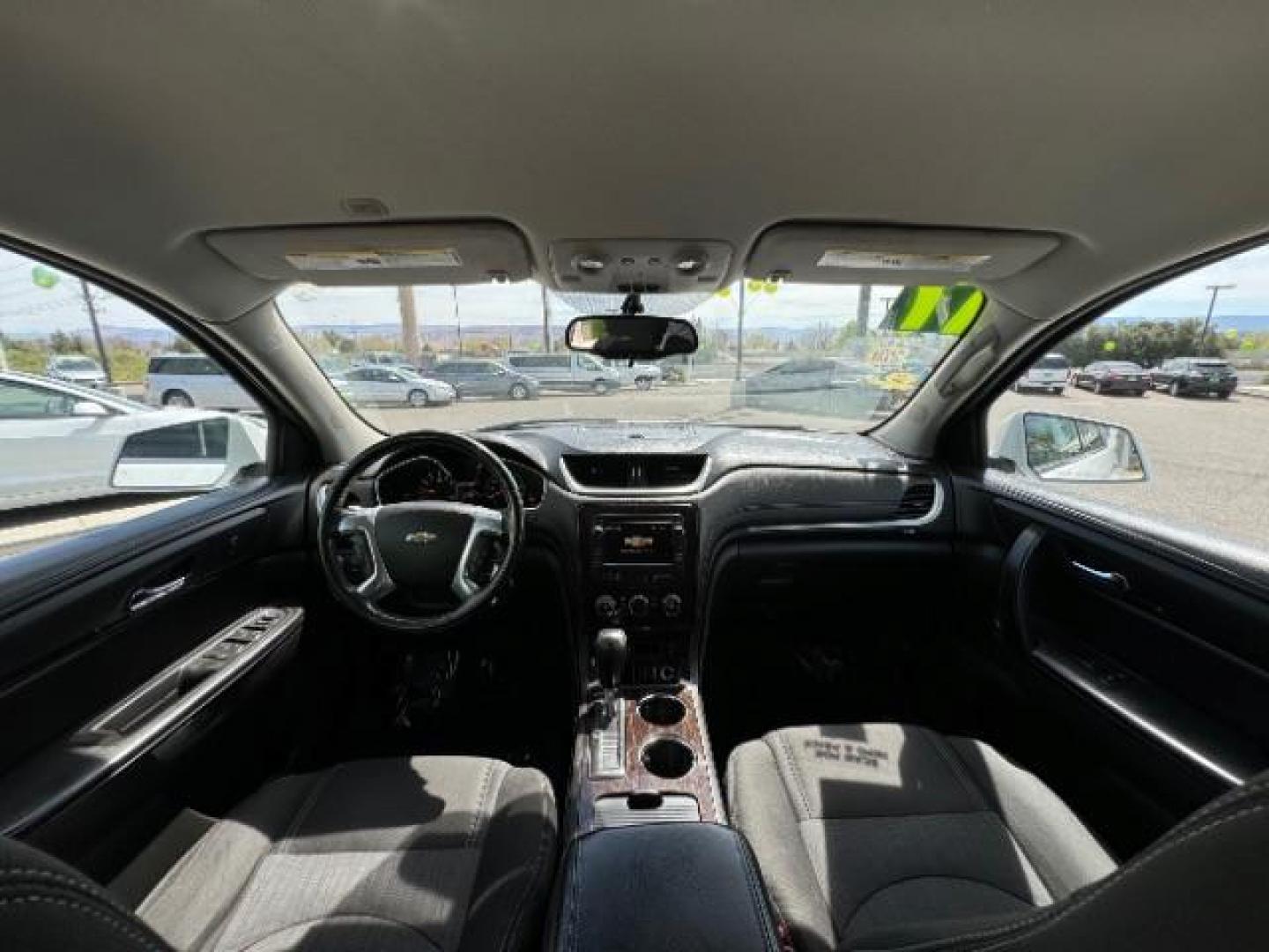 2017 Summit White /Ebony, premium cloth Chevrolet Traverse 1LT FWD (1GNKRGKD8HJ) with an 3.6L V6 DOHC 24V engine, 6-Speed Automatic transmission, located at 1865 East Red Hills Pkwy, St. George, 84770, (435) 628-0023, 37.120850, -113.543640 - Photo#30