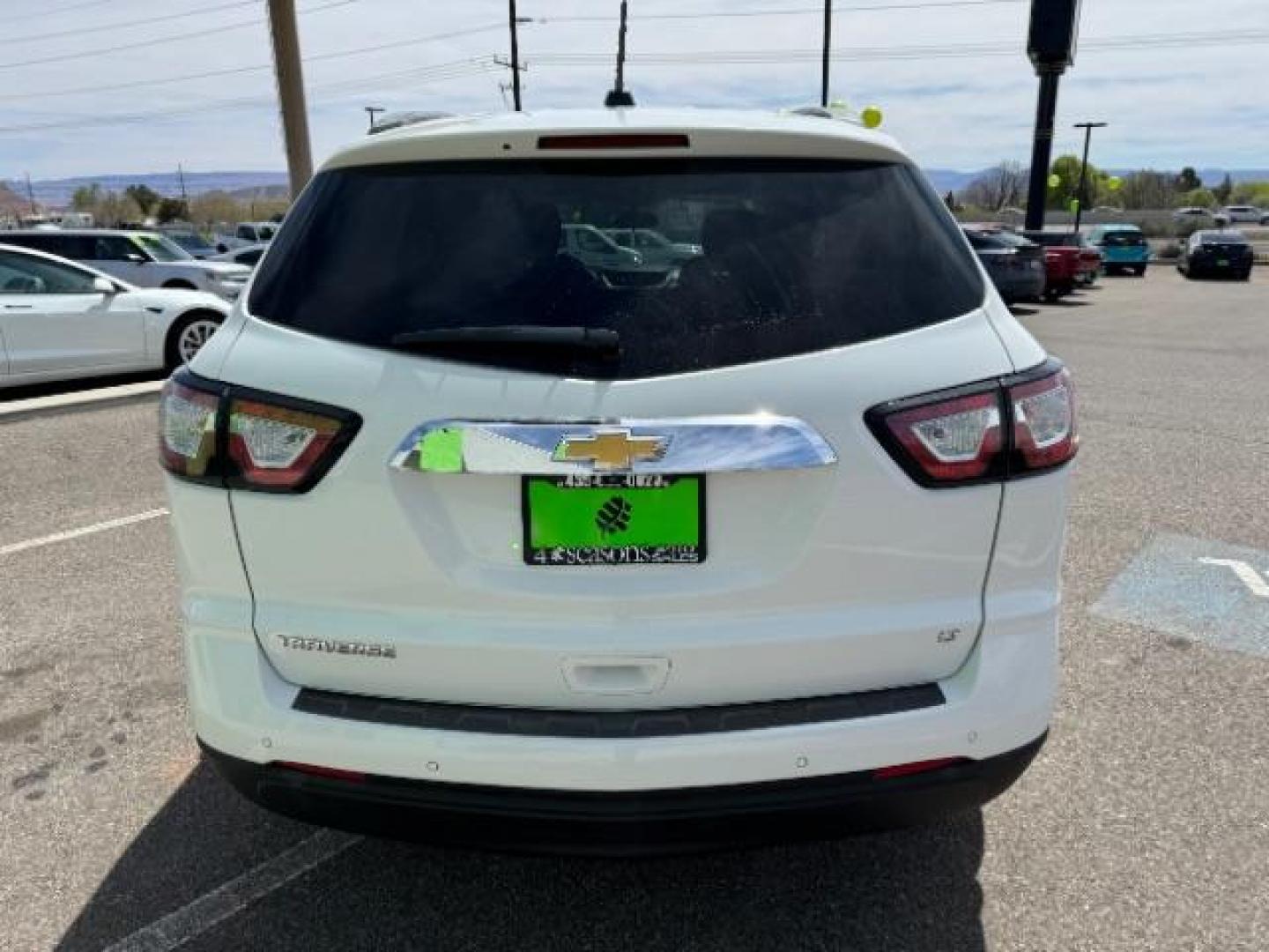 2017 Summit White /Ebony, premium cloth Chevrolet Traverse 1LT FWD (1GNKRGKD8HJ) with an 3.6L V6 DOHC 24V engine, 6-Speed Automatic transmission, located at 1865 East Red Hills Pkwy, St. George, 84770, (435) 628-0023, 37.120850, -113.543640 - Photo#8