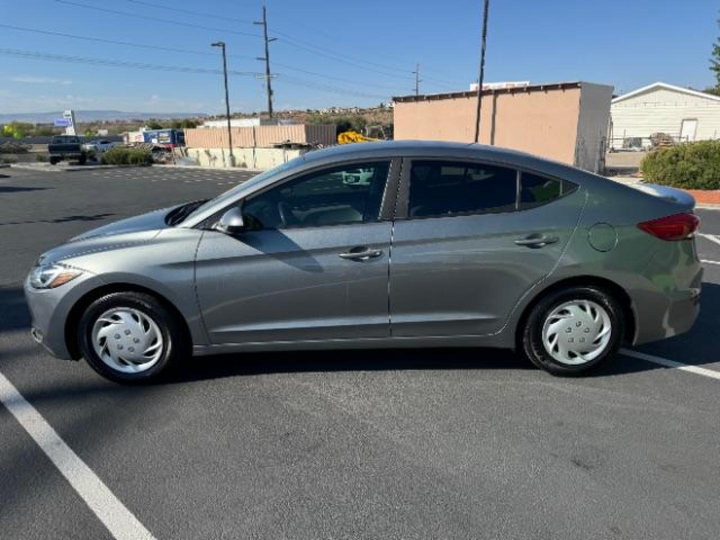 2018 Galactic Gray /Beige, cloth Hyundai Elantra SE 6AT (KMHD74LFXJU) with an 1.8L L4 DOHC 16V engine, 6-Speed Automatic transmission, located at 1865 East Red Hills Pkwy, St. George, 84770, (435) 628-0023, 37.120850, -113.543640 - Photo#3